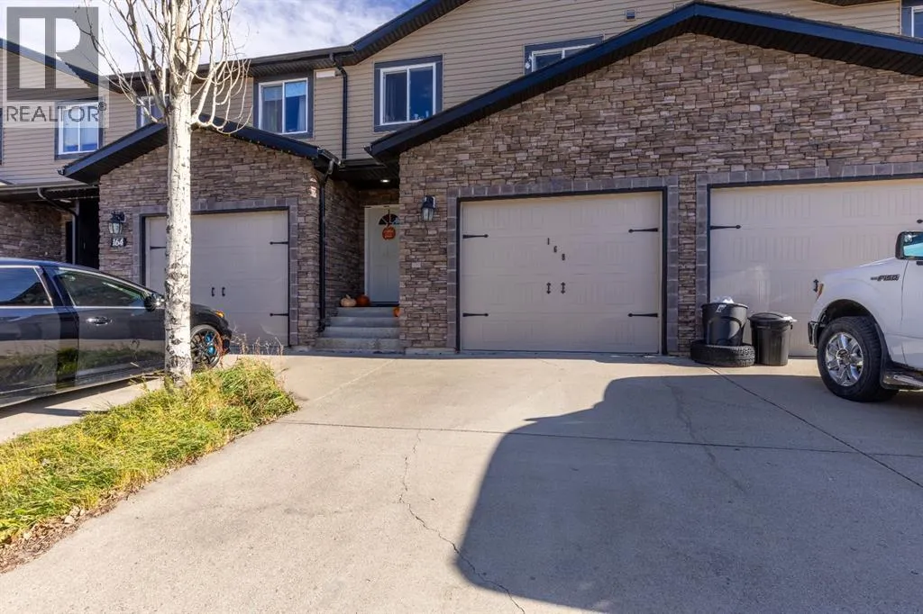 Row / Townhouse for rent: 168 3 Street W, Cardston, Alberta T0K 0K0