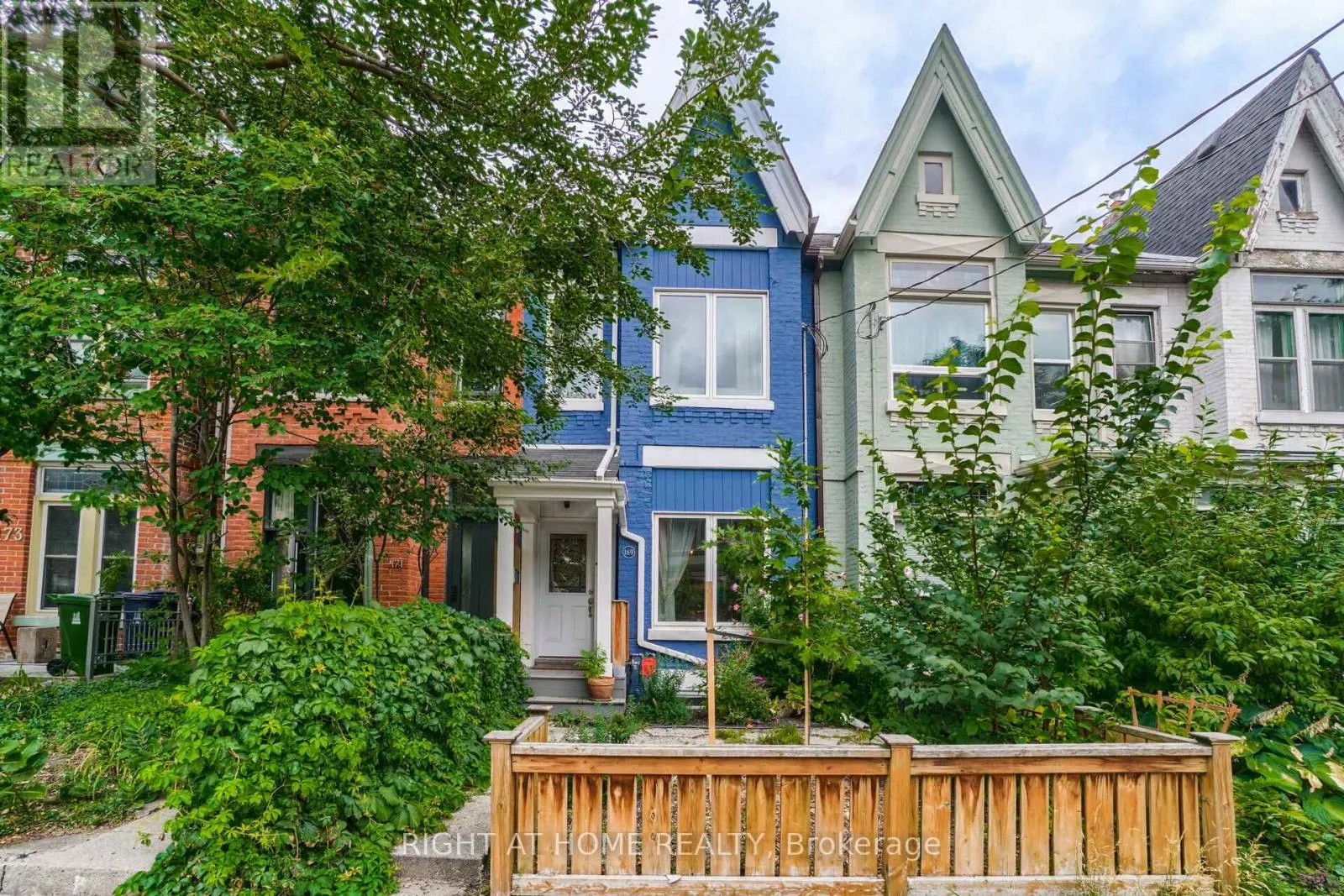 Row / Townhouse for rent: 169 Beaconsfield Avenue, Toronto, Ontario M6J 3J7