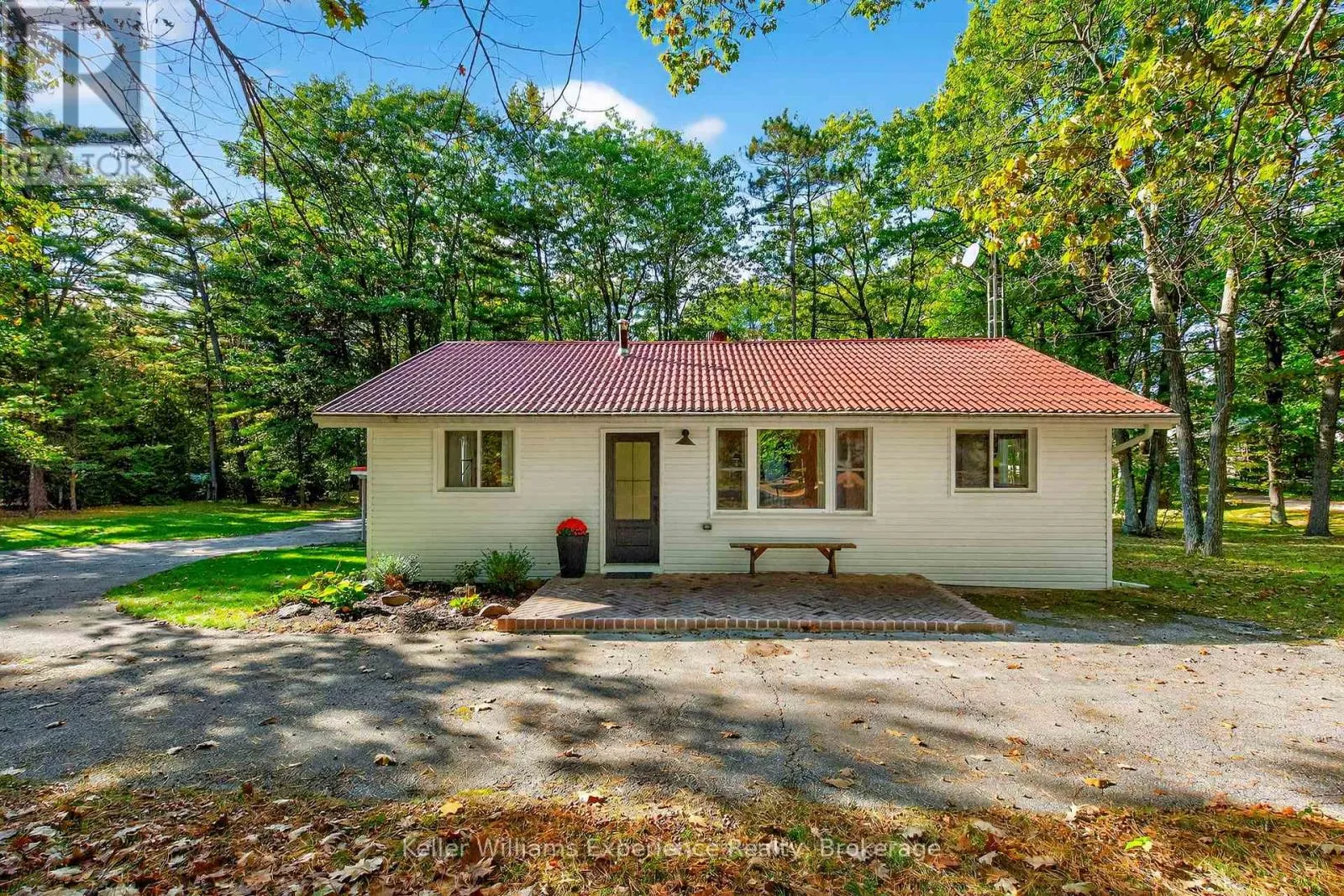 House for rent: 1694 Tiny Beaches Road S, Tiny, Ontario L0L 1P1