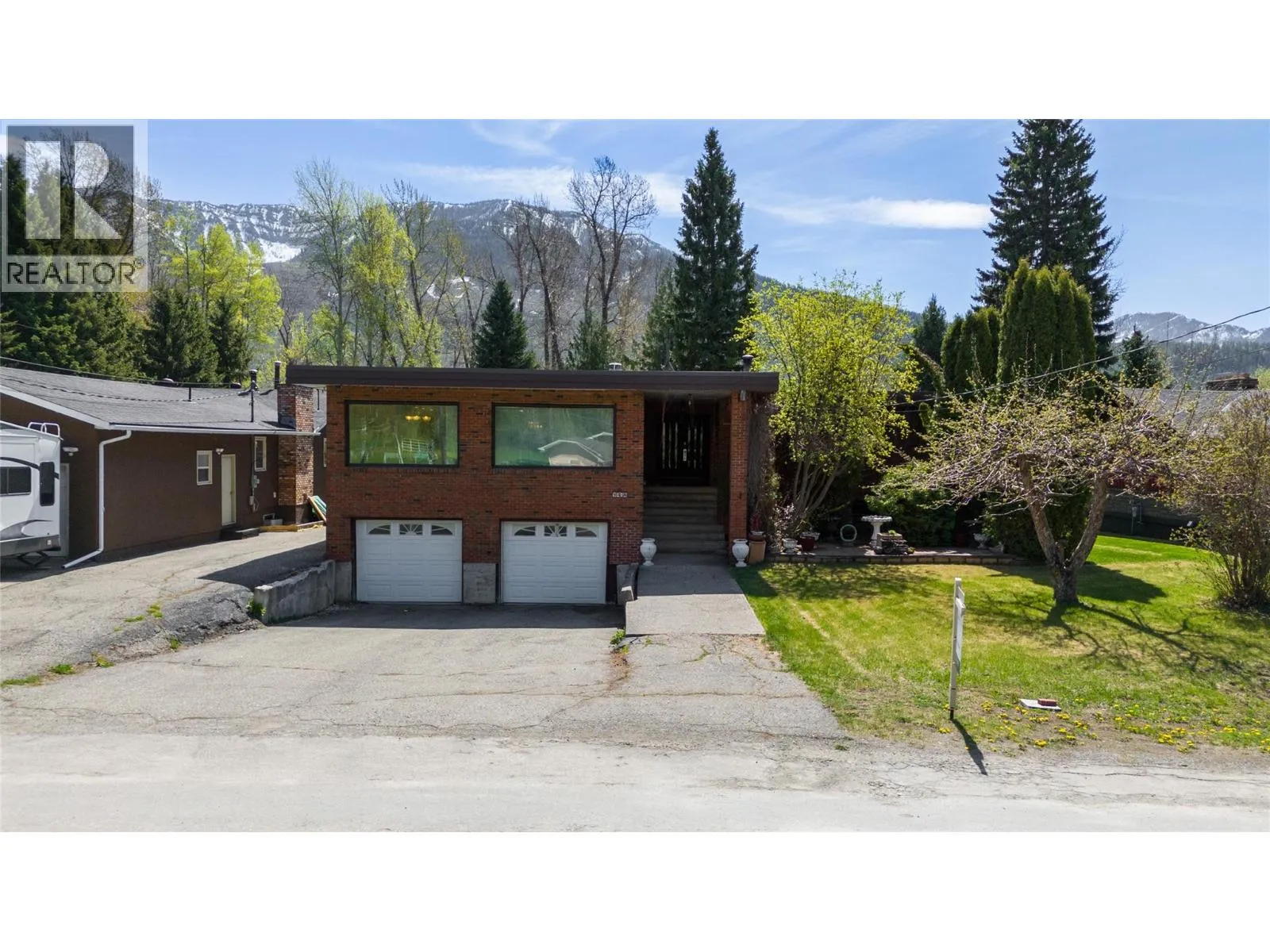 House for rent: 1698 Mckenzie Road, Fernie, British Columbia V0B 1M5