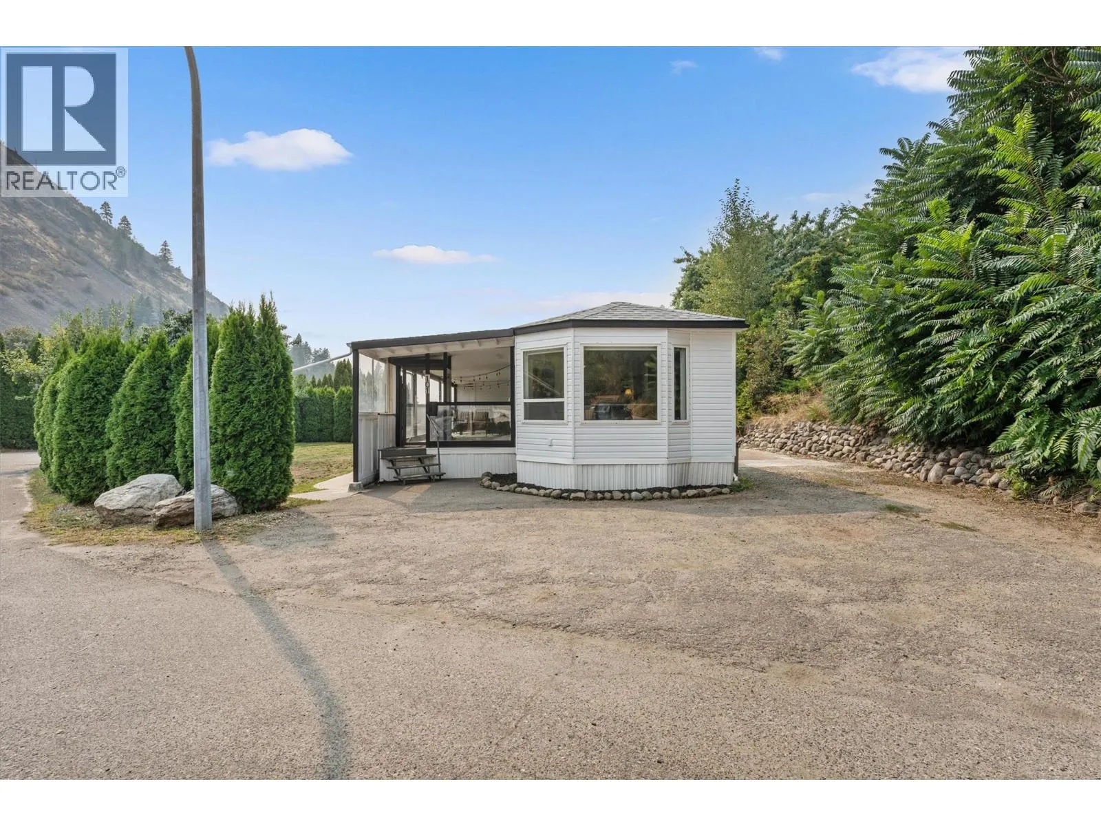 Manufactured Home for rent: 1699 Ross Road Unit# 101, West Kelowna, British Columbia V1Z 1L8