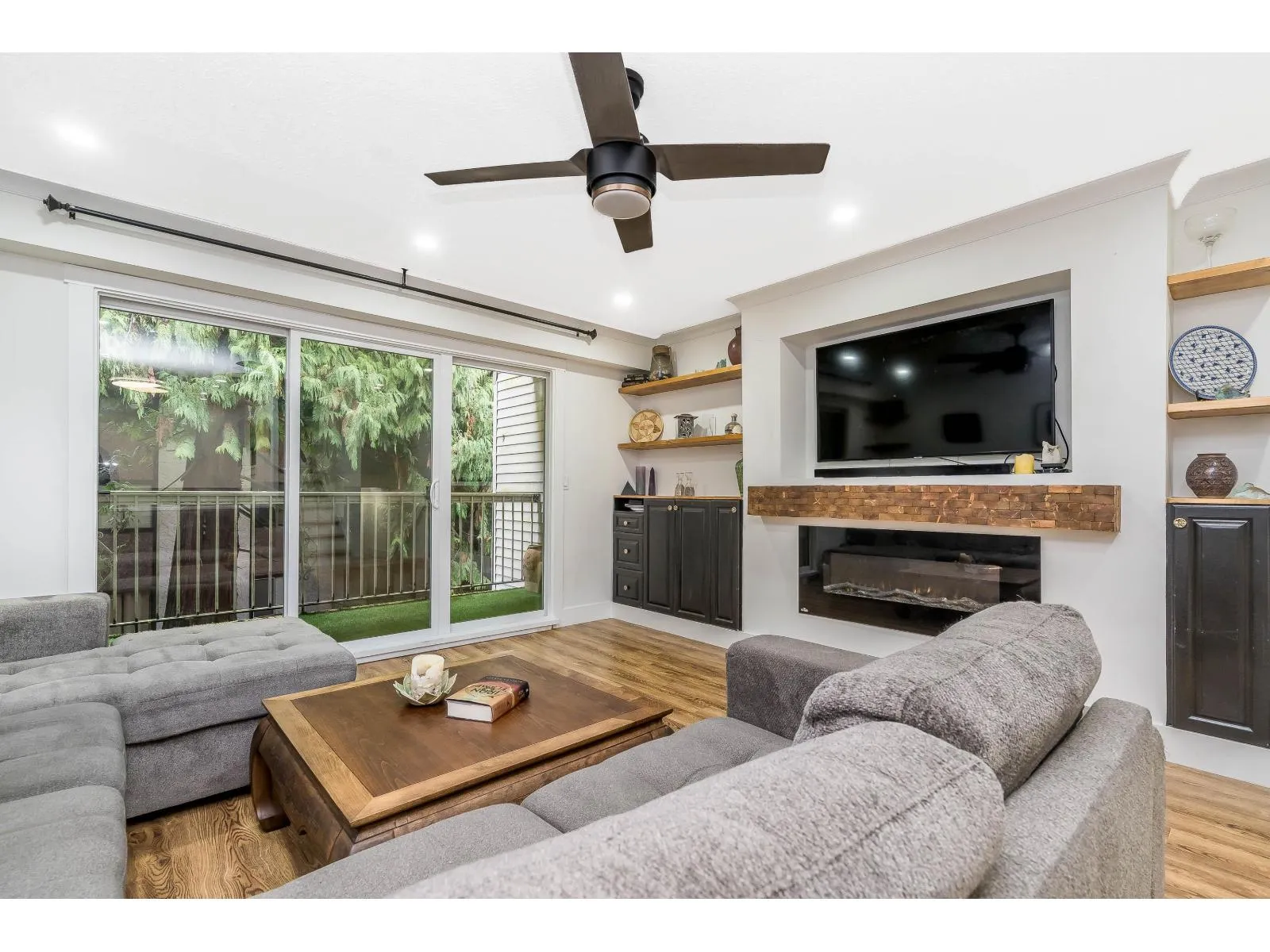 Row / Townhouse for rent: 17 33293 E Bourquin Crescent, Abbotsford, British Columbia V2S 1Y2