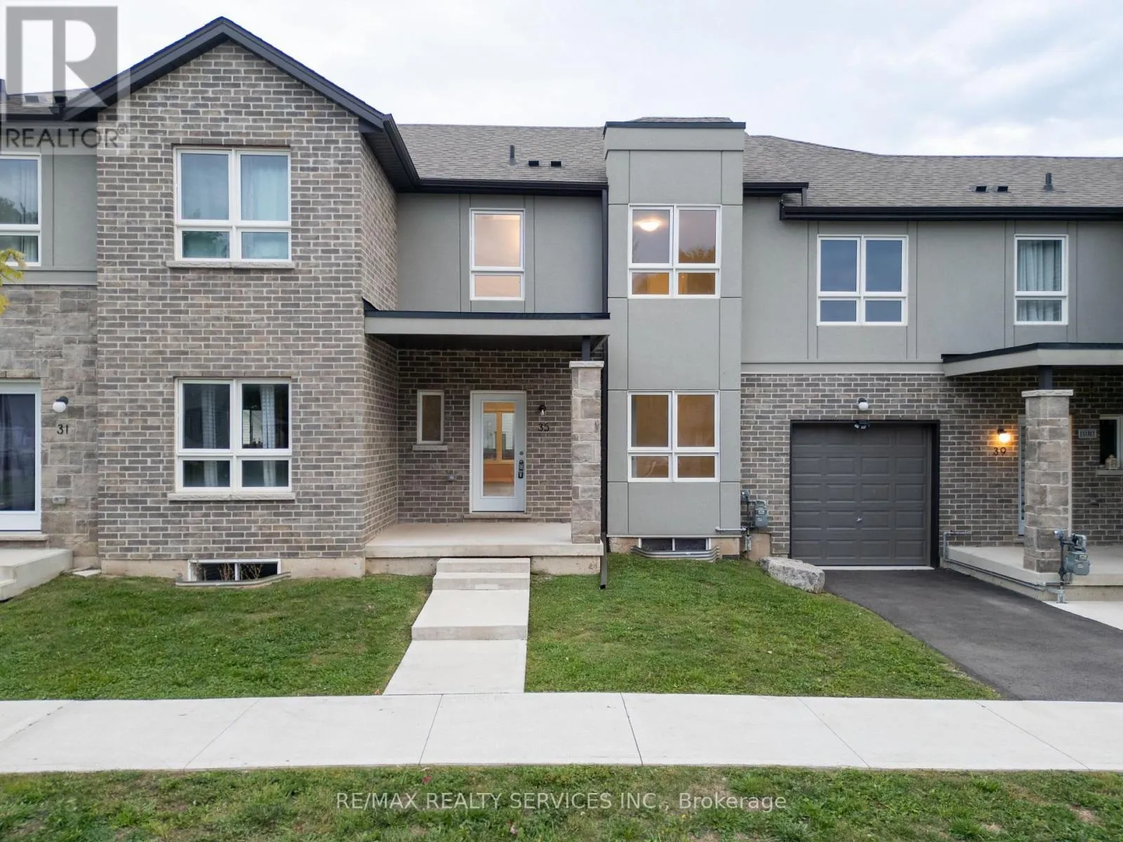 Row / Townhouse for rent: 17 - 35 Perenack Avenue, Welland, Ontario L3C 2C6