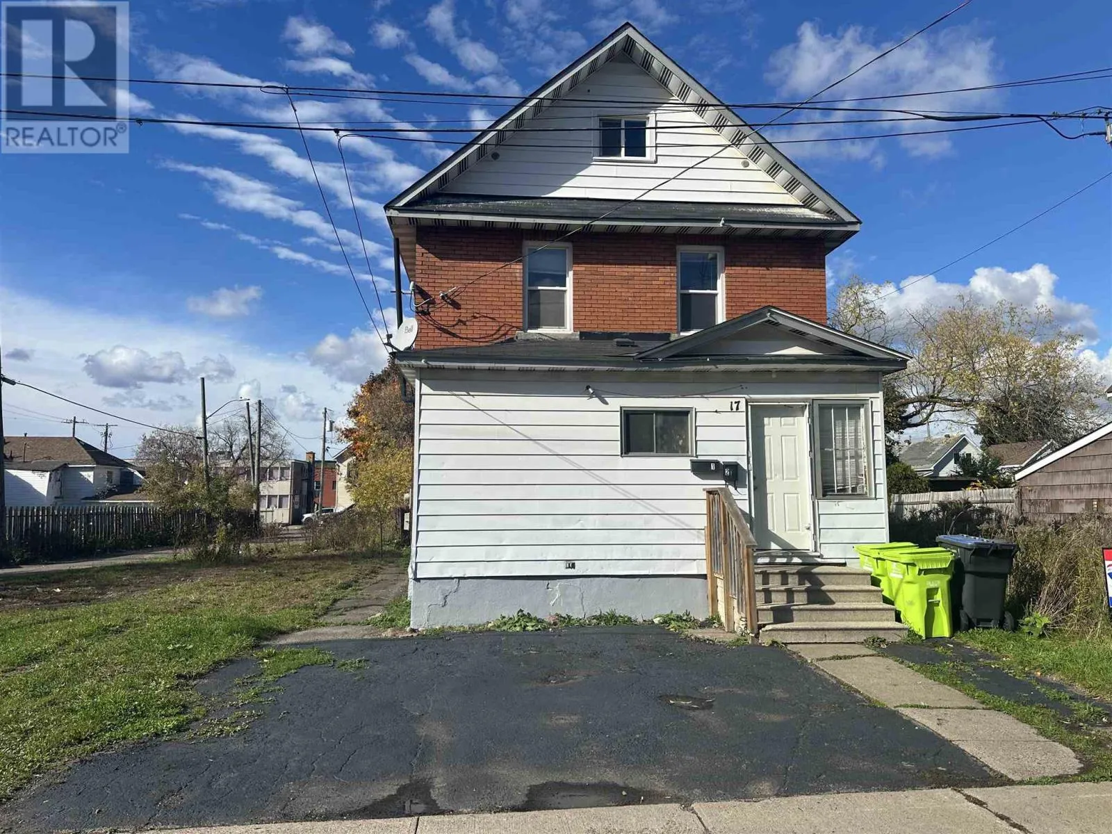 Duplex for rent: 17 Abbott St, Sault Ste. Marie, Ontario P6A 2V8