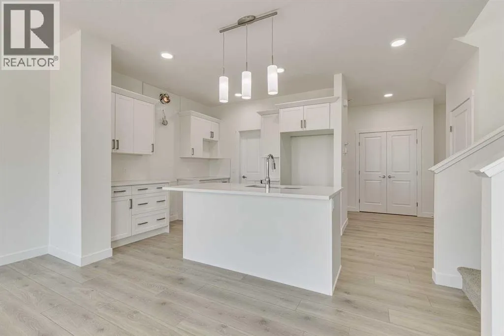 House for rent: 17 Andalusian Road, Cochrane, Alberta T4C 3B7