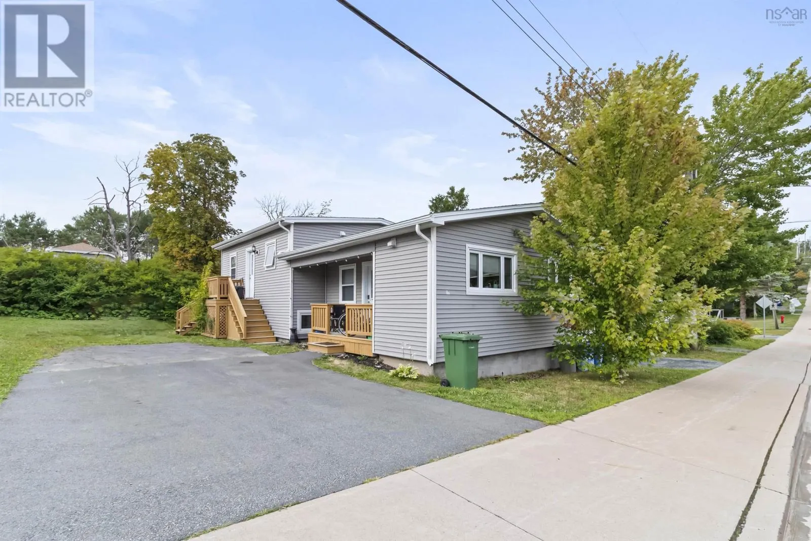 Triplex for rent: 17 Chadwick Street, Dartmouth, Nova Scotia B2Y 2M2
