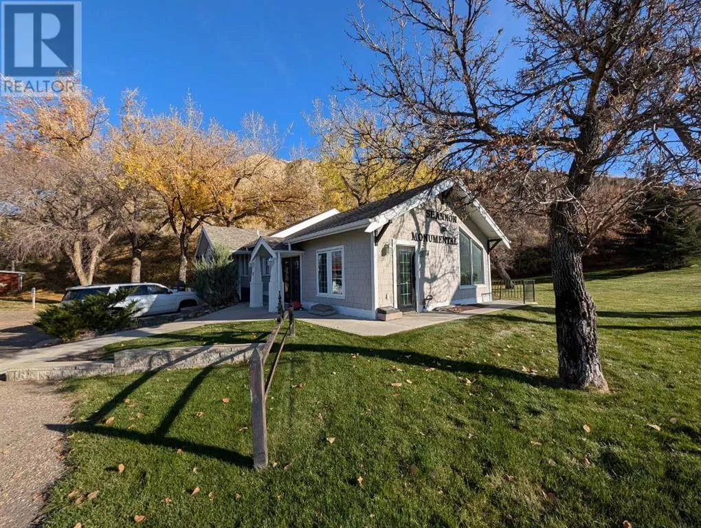 Commercial Mix for rent: 17 Dunmore Road Se, Medicine Hat, Alberta T1A 1Z5