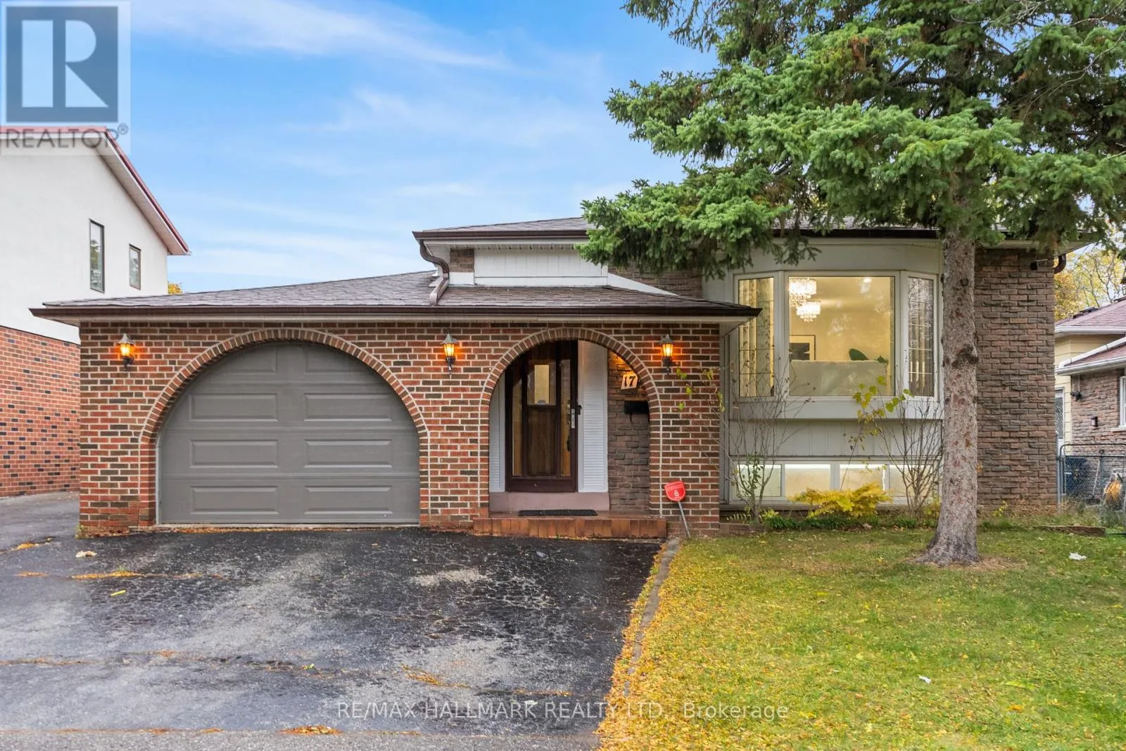 House for rent: 17 Dunsfold Drive, Toronto, Ontario M1B 1T5