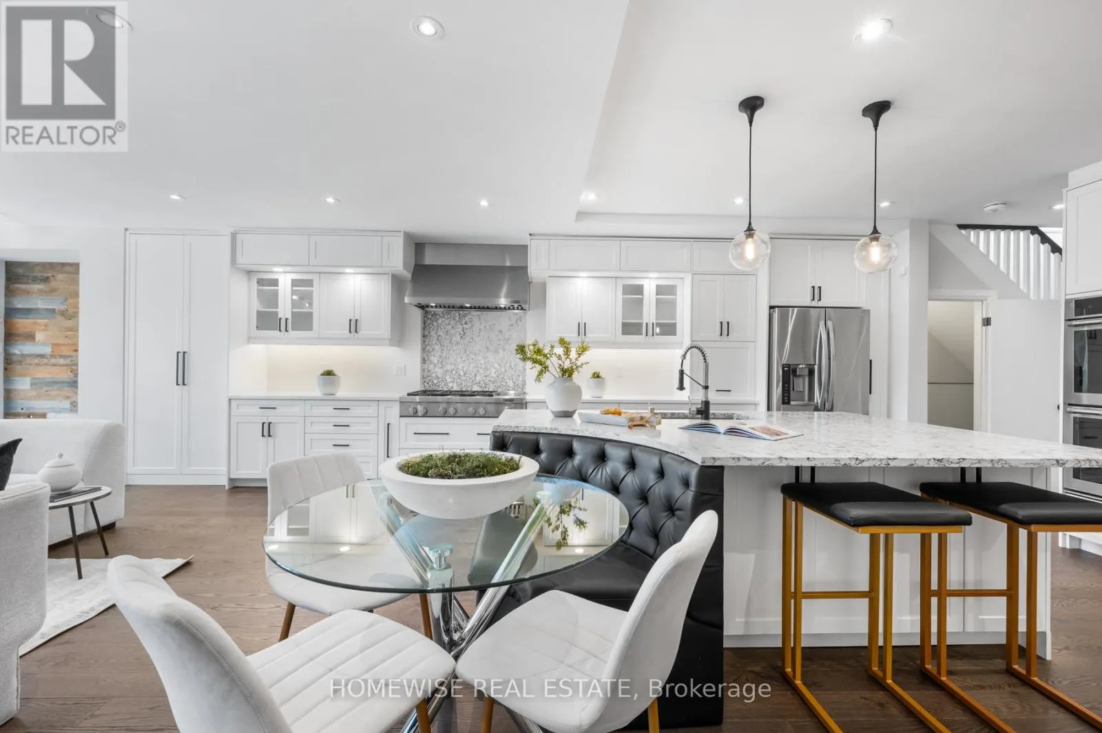 House for rent: 17 Earnscliffe Road, Toronto, Ontario M6E 1J4