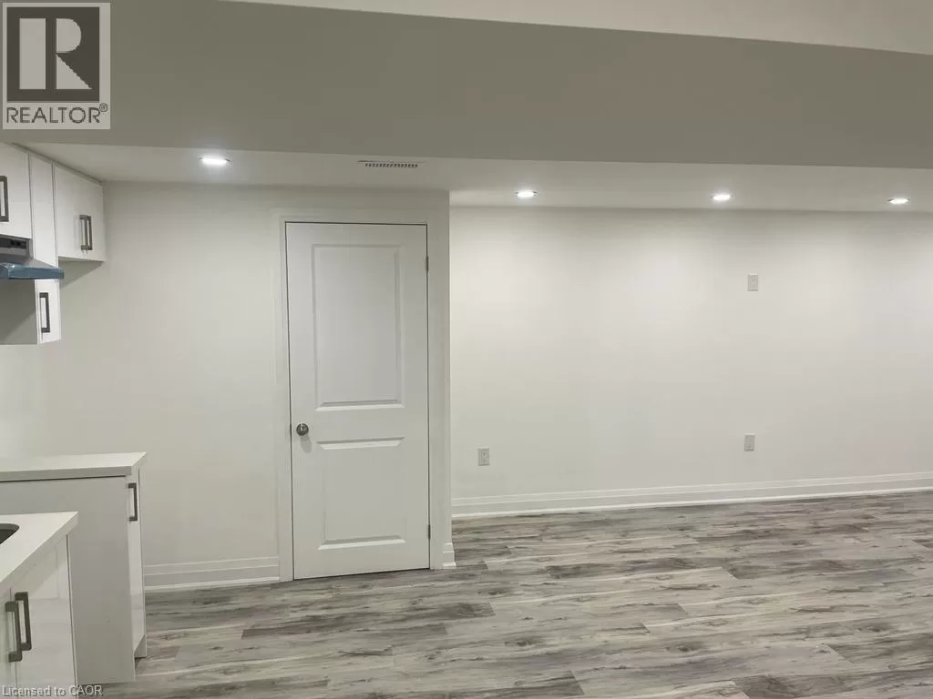 House for rent: 17 Fisher Crescent, Hamilton, Ontario L9C 4N1