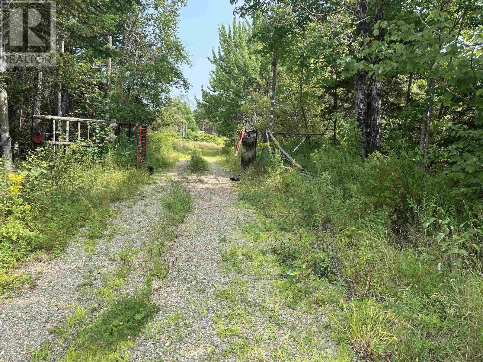 17 Hendsbee Road, Eight Island Lake, Nova Scotia B0H 1M0