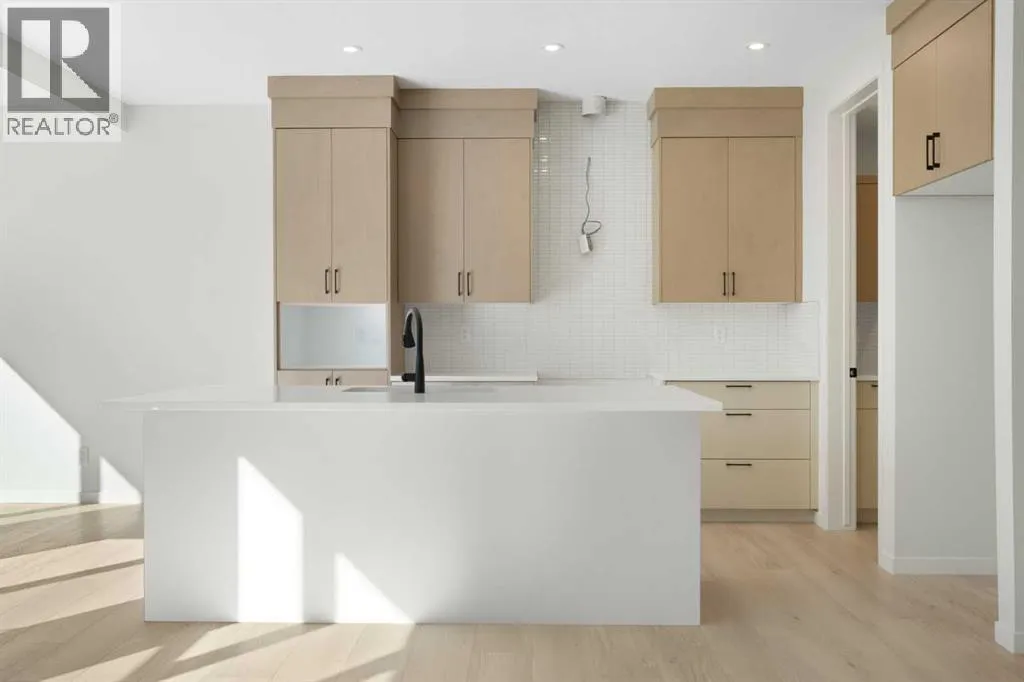 House for rent: 17 Marmot Passage Nw, Calgary, Alberta T3R 2J3