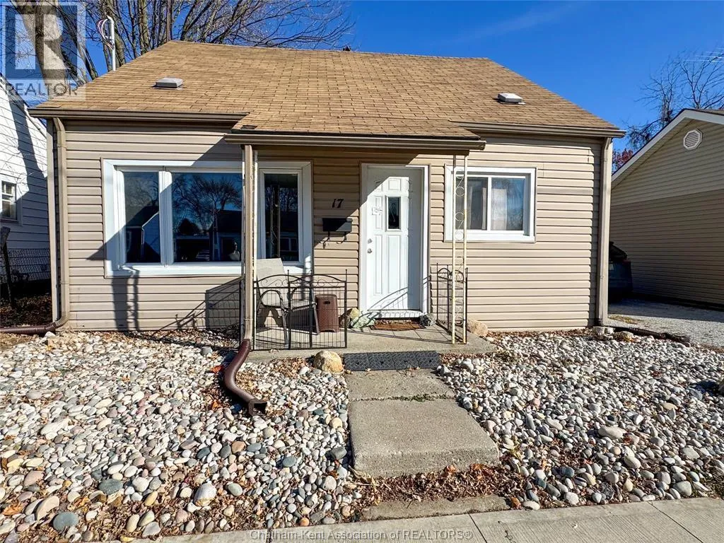 House for rent: 17 Mcnaughton Avenue, Wallaceburg, Ontario N8A 1R7