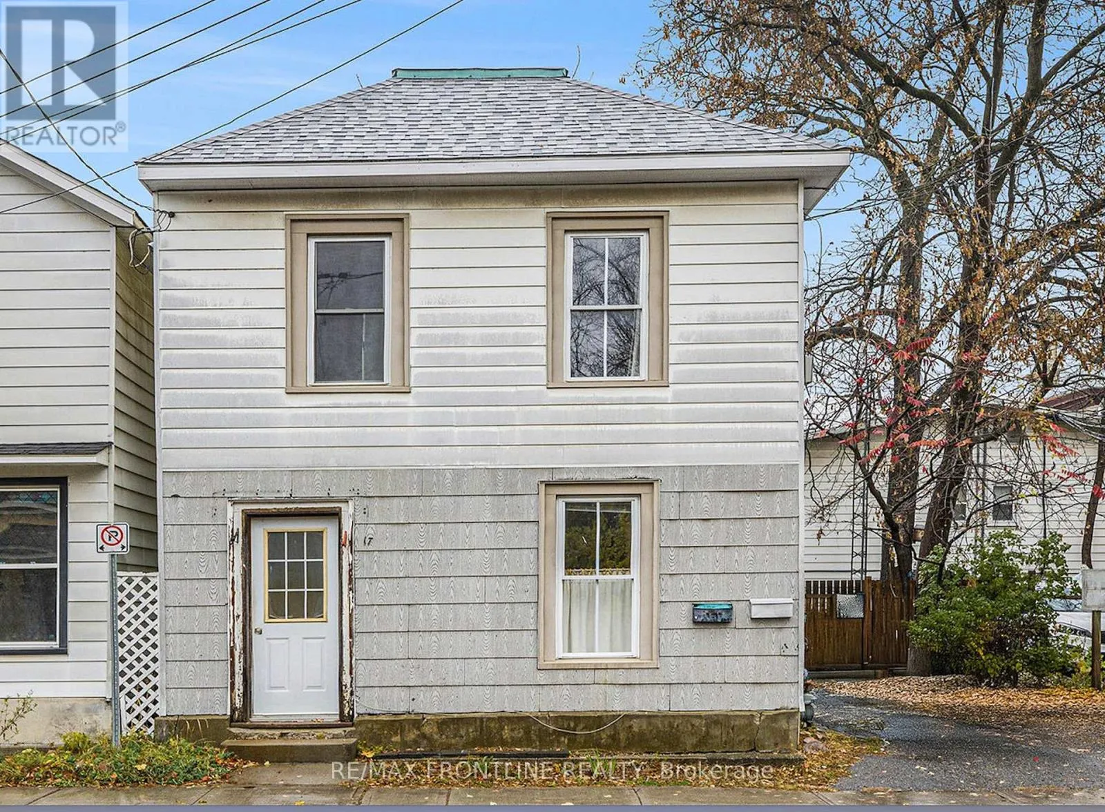 Duplex for rent: 17 Mill Street, Perth, Ontario K7H 1W1