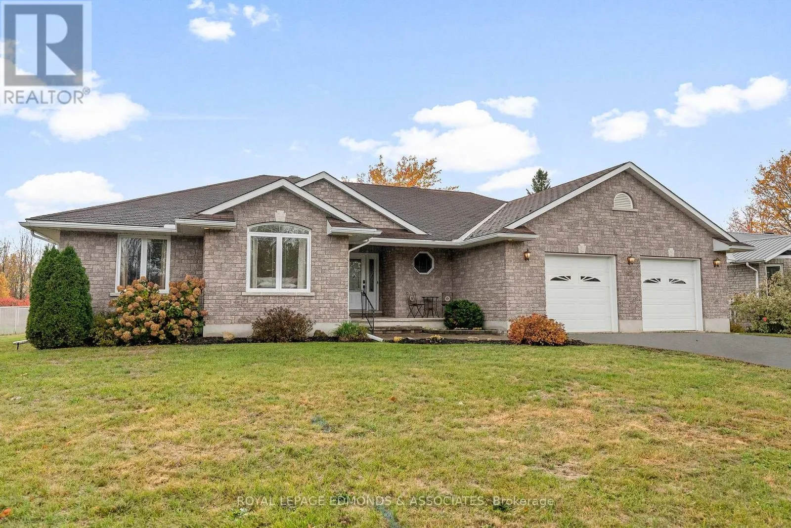 House for rent: 17 Minto Street, Whitewater Region, Ontario K0J 1C0