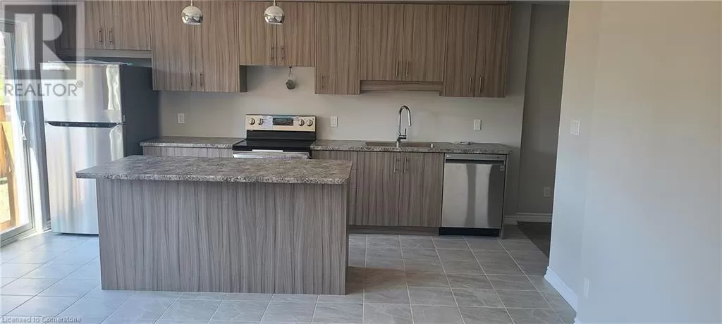 Row / Townhouse for rent: 17 Renfrew Trail, Welland, Ontario L3C 0K2