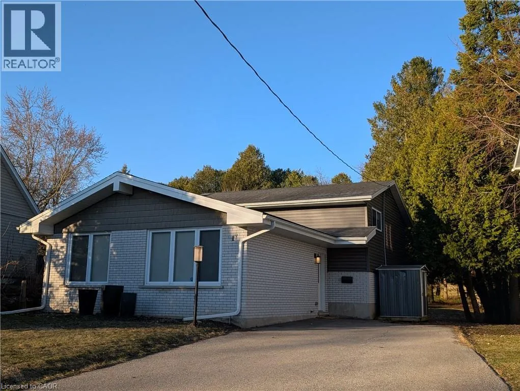 House for rent: 17 Roosevelt Avenue, Waterloo, Ontario N2H 2N2