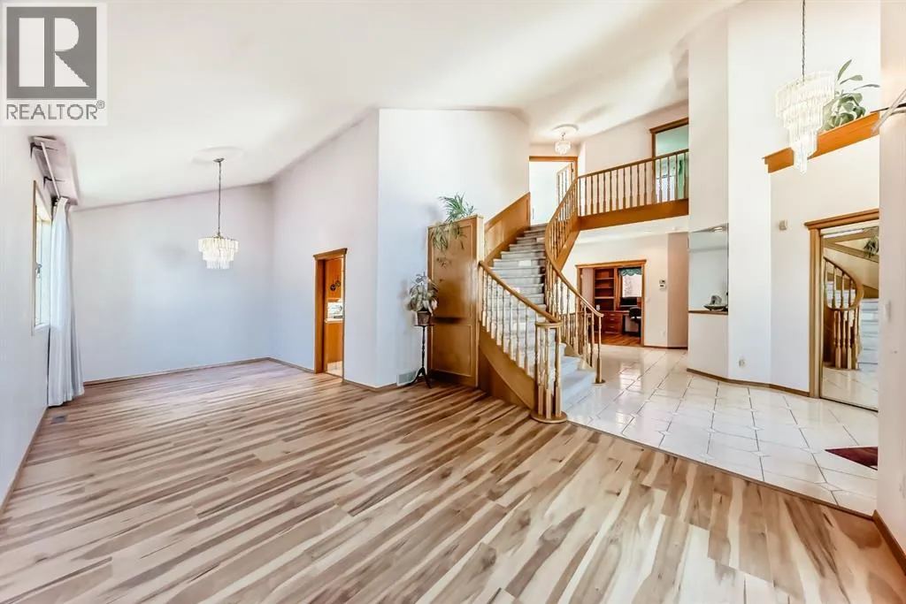 House for rent: 17 Santana Manor Nw, Calgary, Alberta T3K 3M4