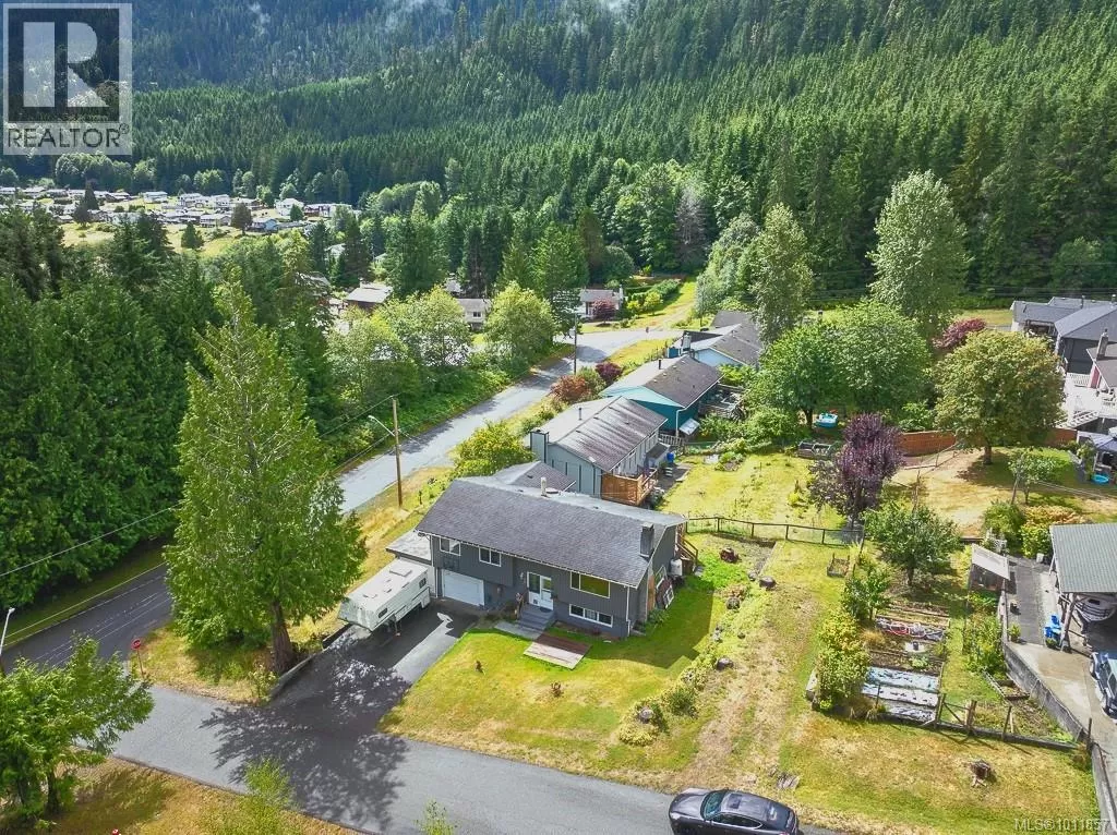 House for rent: 170 Seaview St, Sayward, British Columbia V0P 1R0