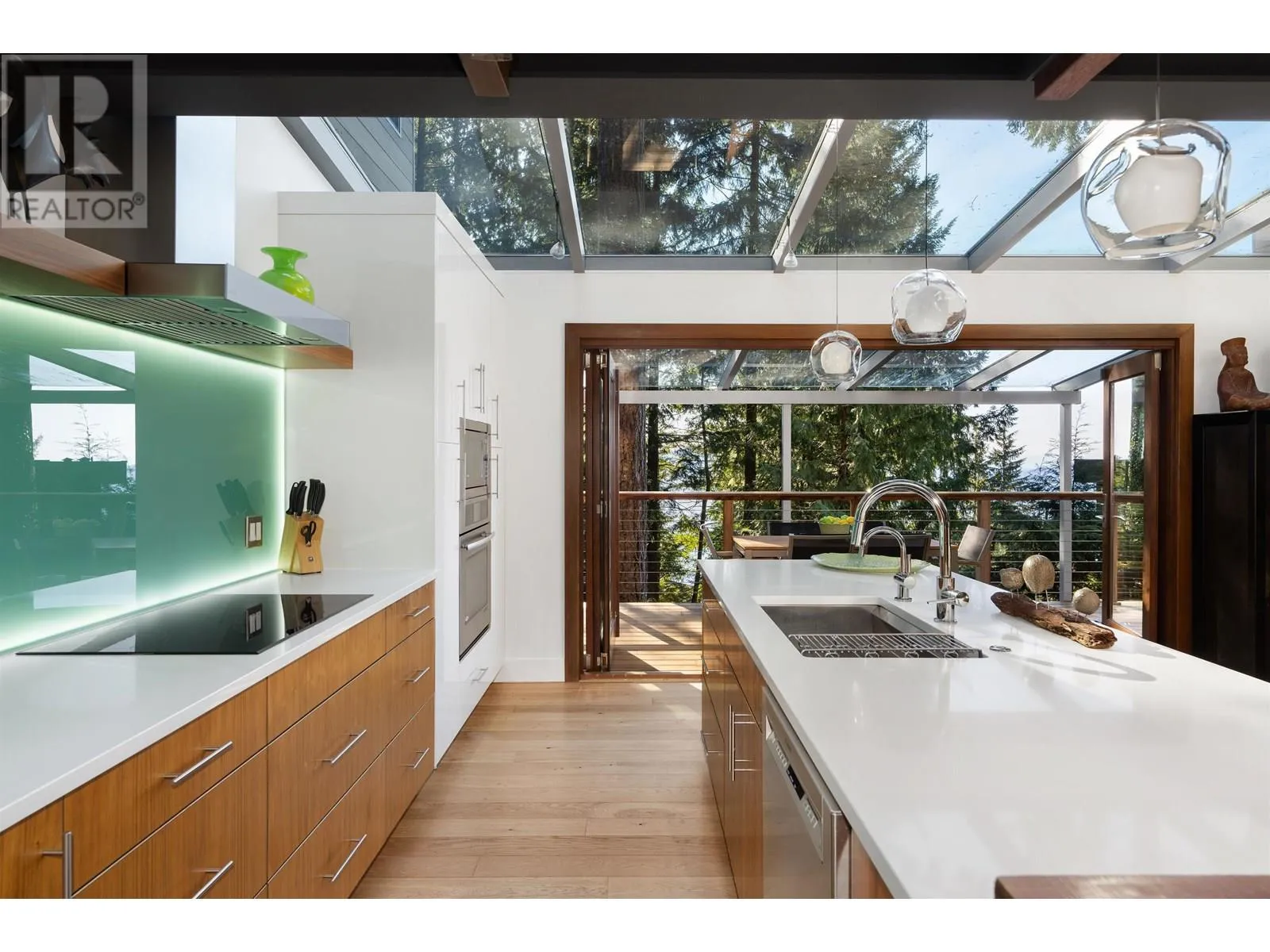 House for rent: 170 Sunset Drive, Lions Bay, British Columbia V0N 2E0