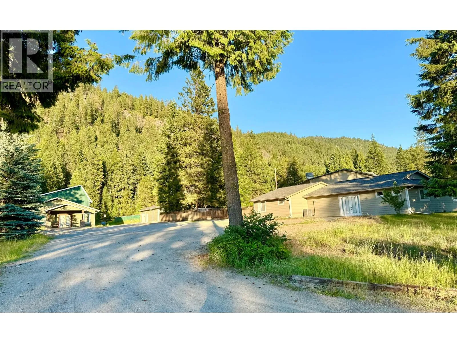Residential Commercial Mix for rent: 1700 Sandner Frontage Road, Christina Lake, British Columbia V0H 1E3
