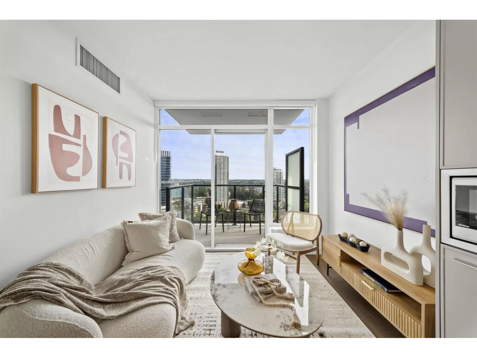 Apartment for rent: 1701 13745 George Junction, Surrey, British Columbia V3T 4Y3