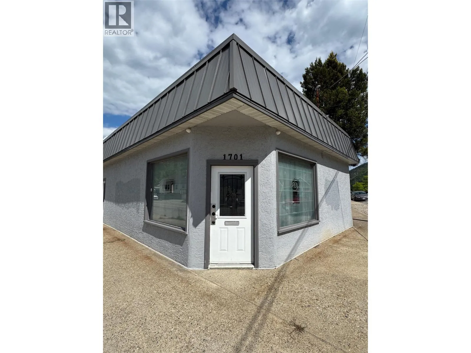 Other for rent: 1701 Third Avenue, Trail, British Columbia V1R 1R1