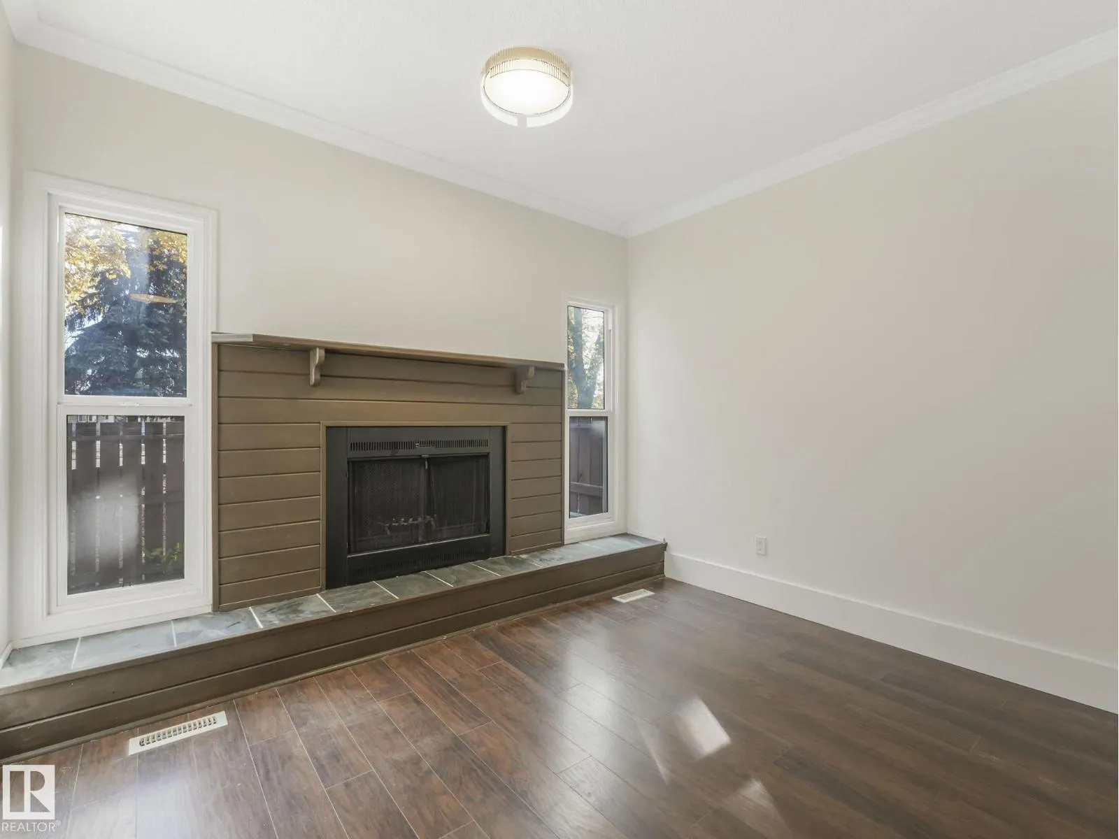 Row / Townhouse for rent: 17010 100 St Nw, Edmonton, Alberta T5X 5E1