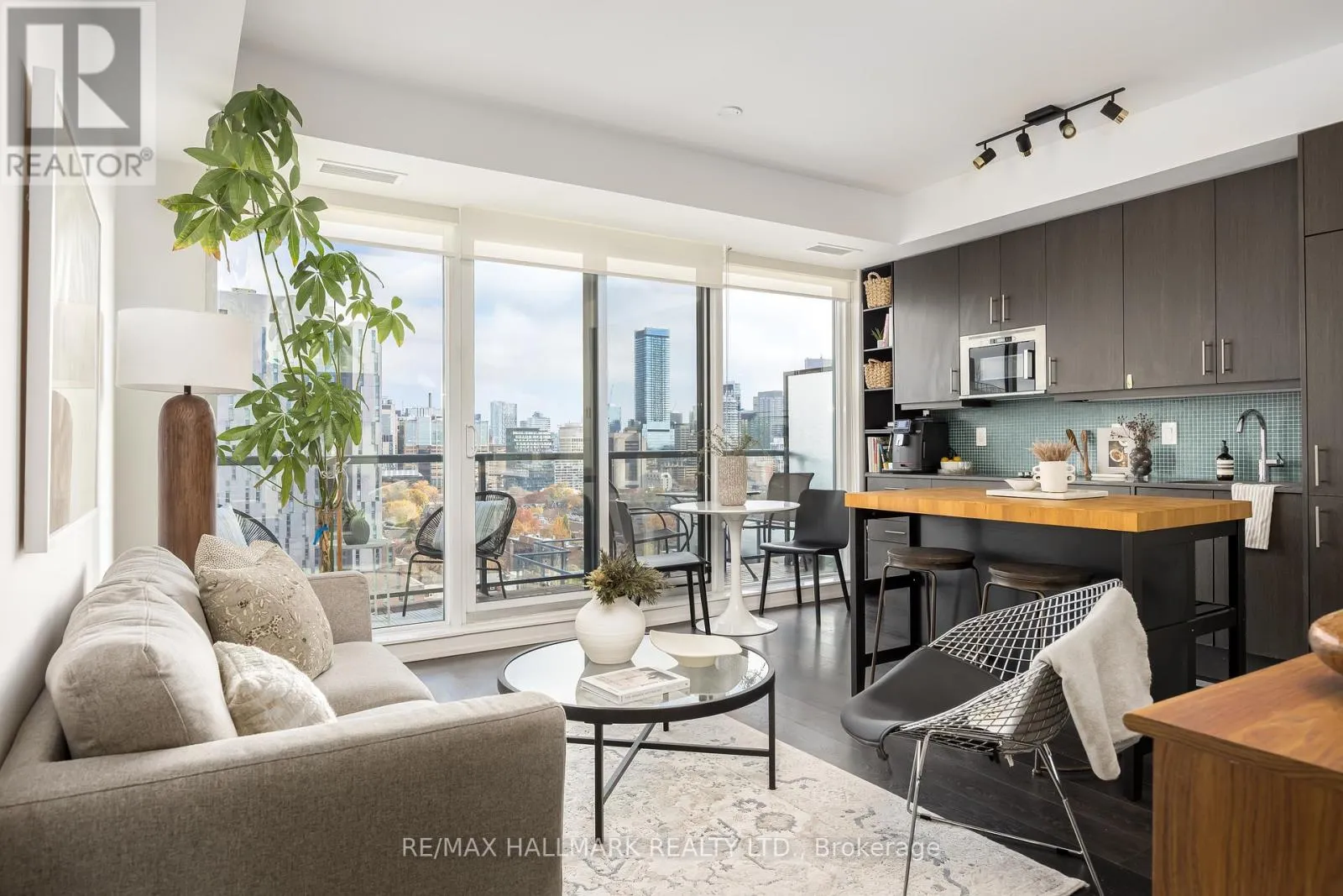 Apartment for rent: 1702 - 297 College Street, Toronto, Ontario M5T 1S2