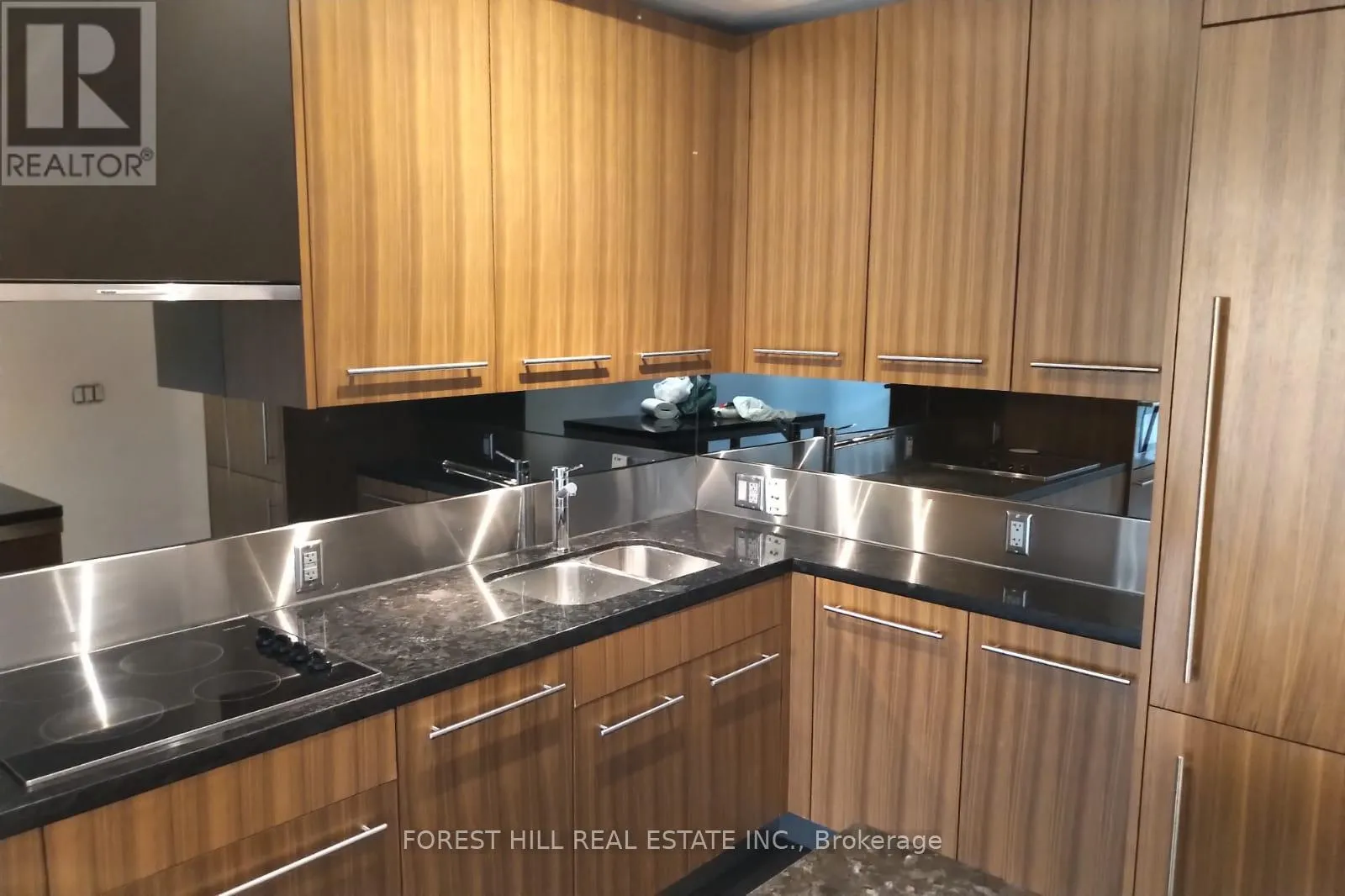 Apartment for rent: 1704 - 80 John Street, Toronto, Ontario M5V 3X4