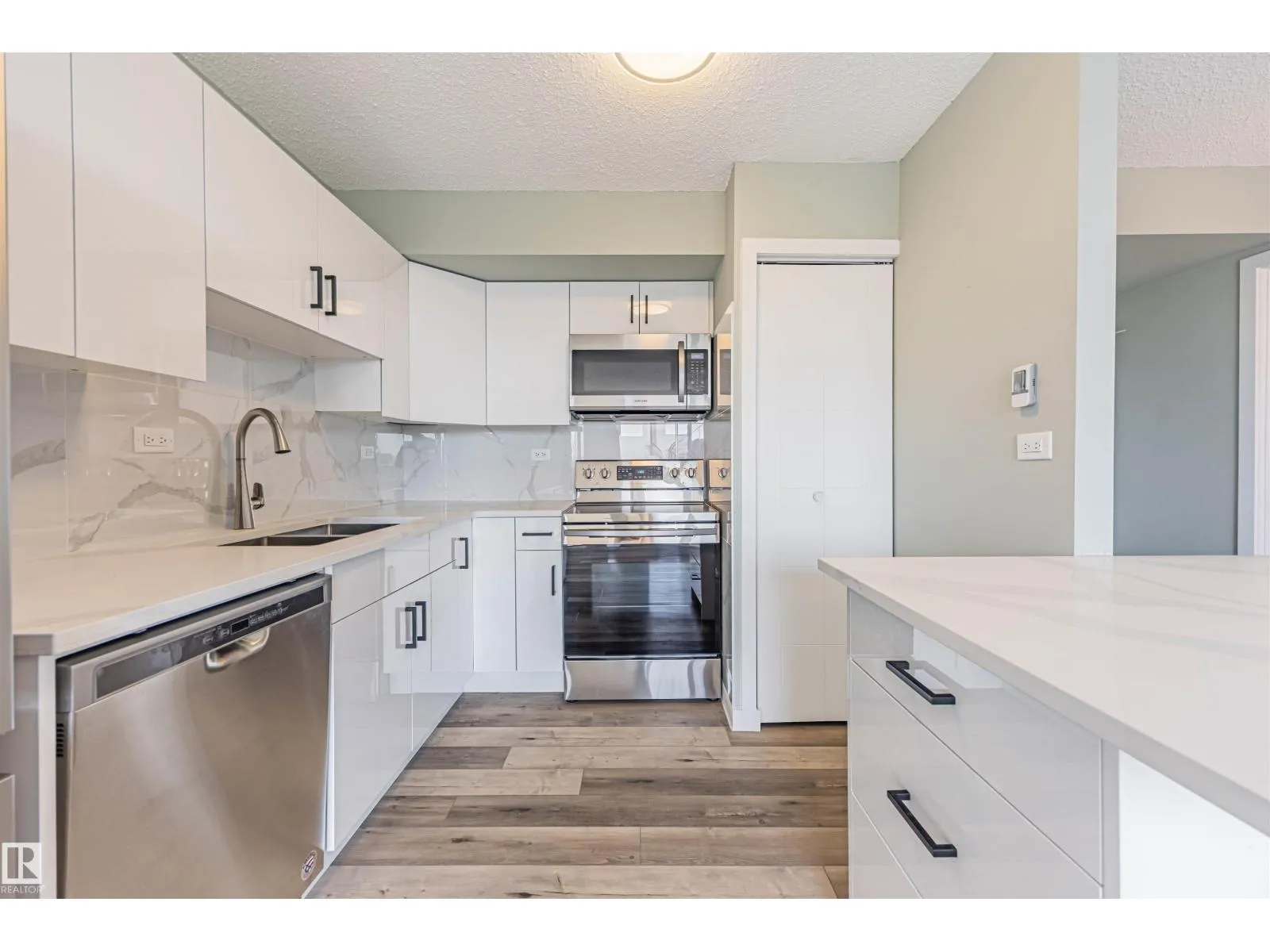 Apartment for rent: #1705 10150 117 St Nw, Edmonton, Alberta T5K 2J2