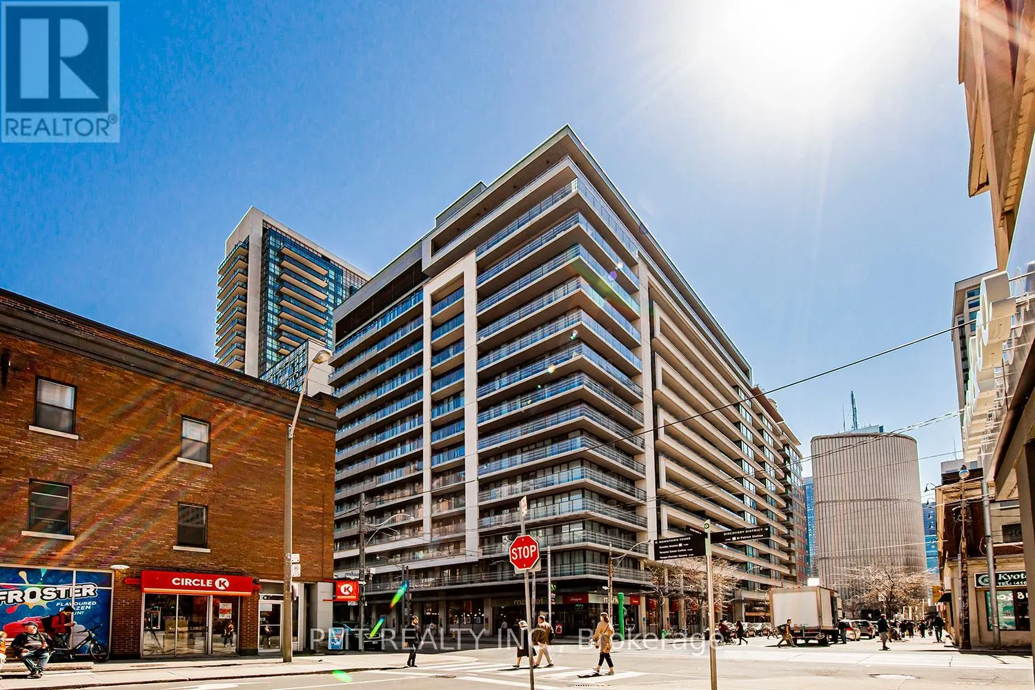 Apartment for rent: 1705 - 111 Elizabeth Street, Toronto, Ontario M5G 1P7