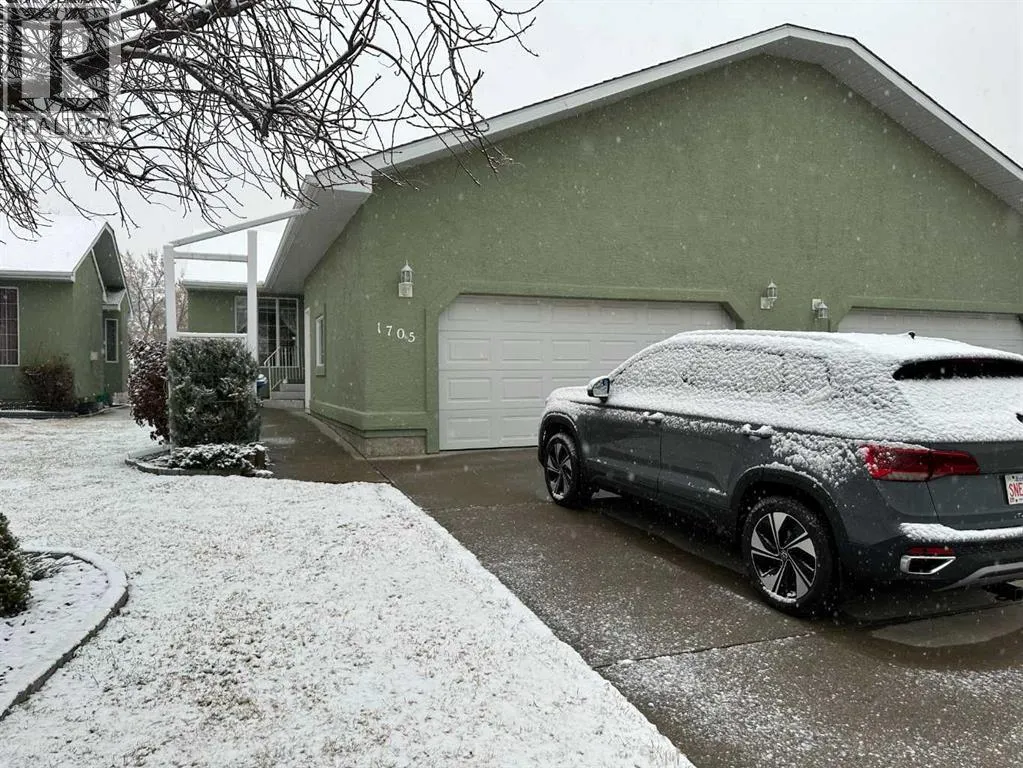 Duplex for rent: 1705 17 Street, Didsbury, Alberta T0M 0W0