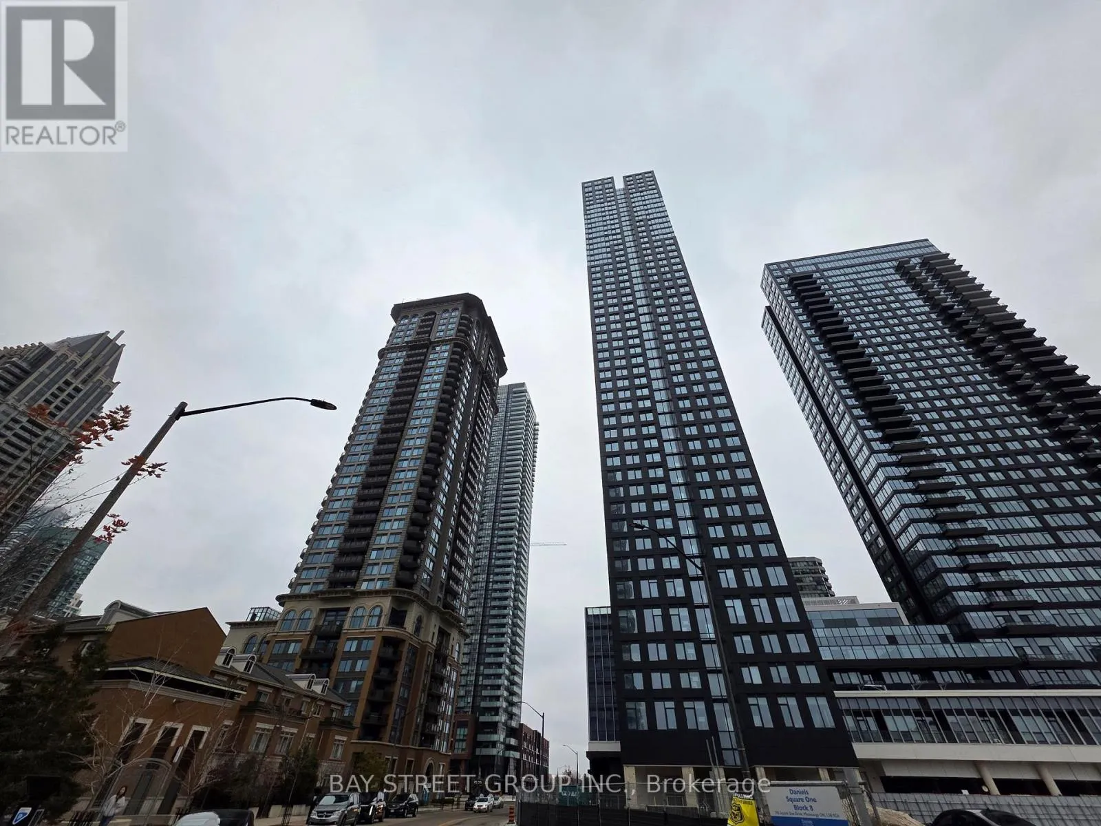 Apartment for rent: 1706 - 395 Square One Drive, Mississauga, Ontario L5B 0G7