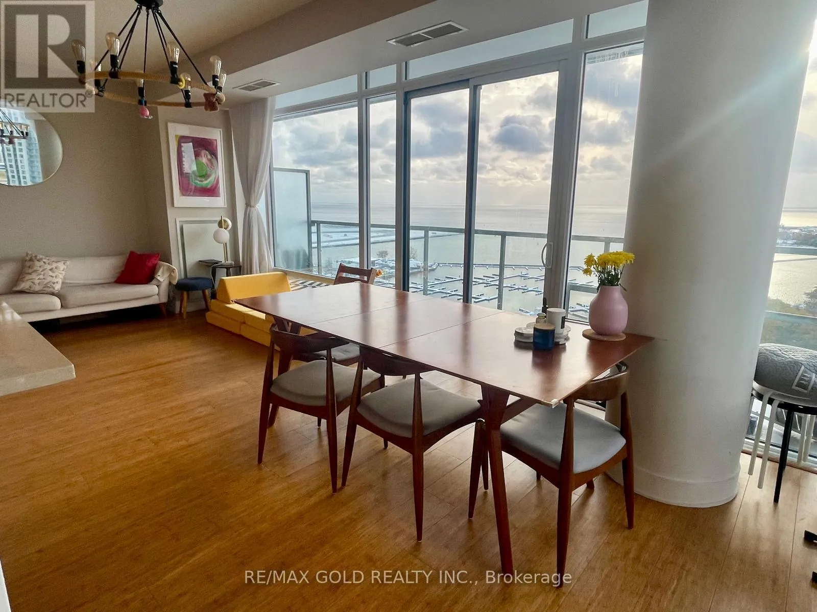 Apartment for rent: 1706 - 90 Stadium Road, Toronto, Ontario M5V 3W5