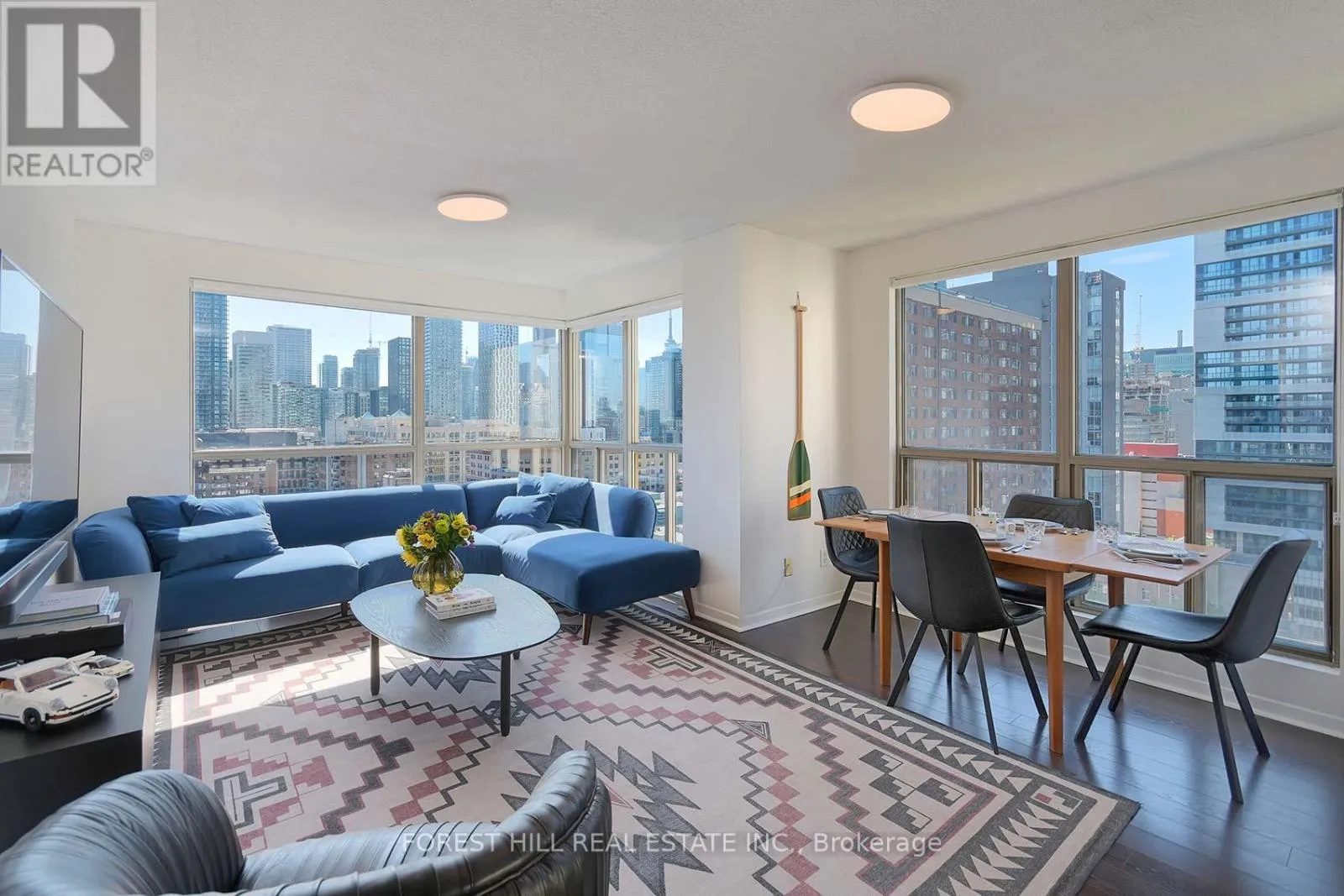 Apartment for rent: 1707 - 298 Jarvis Street, Toronto, Ontario M5B 2M4