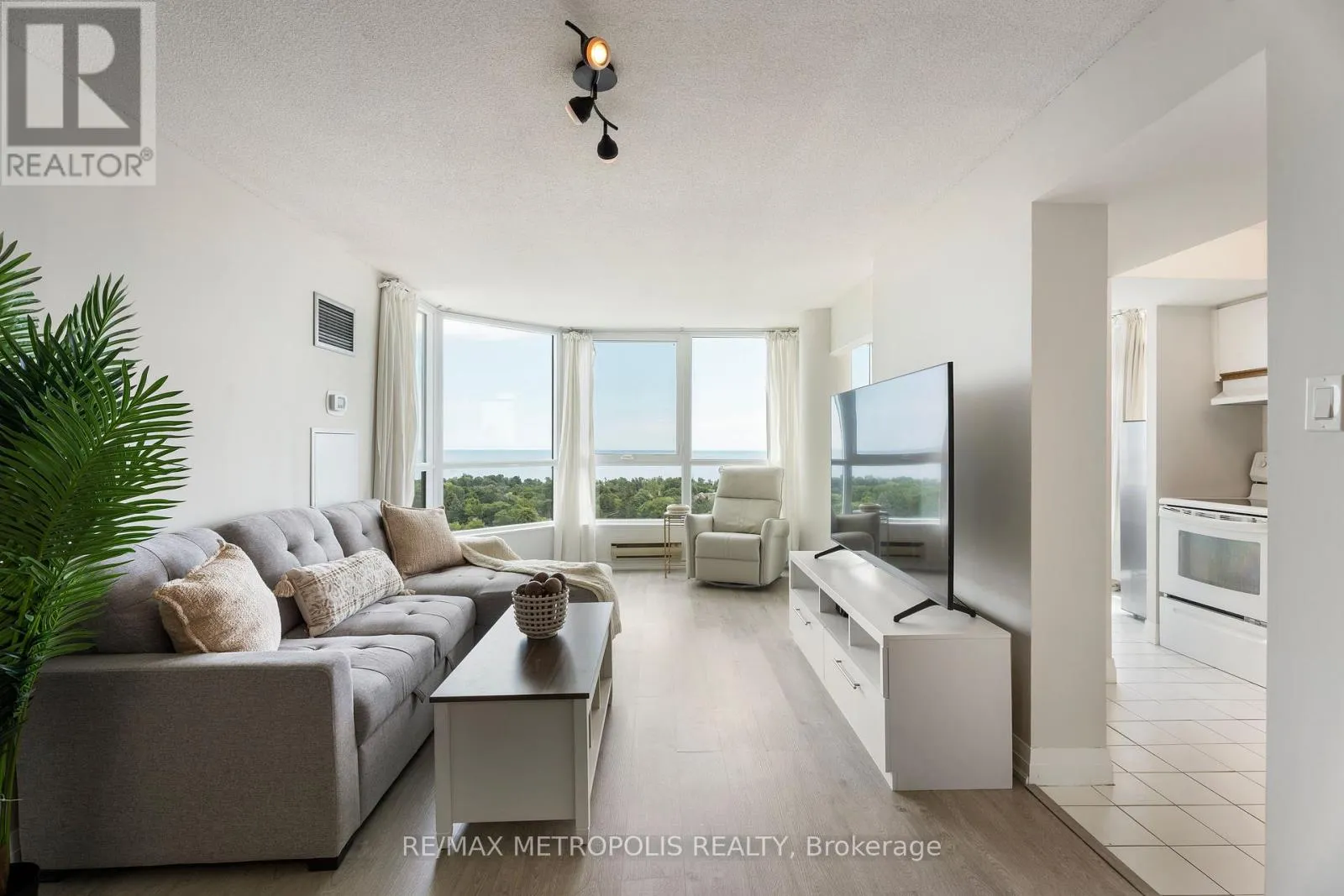 Apartment for rent: 1707 - 3233 Eglinton Avenue E, Toronto, Ontario M1J 3N6