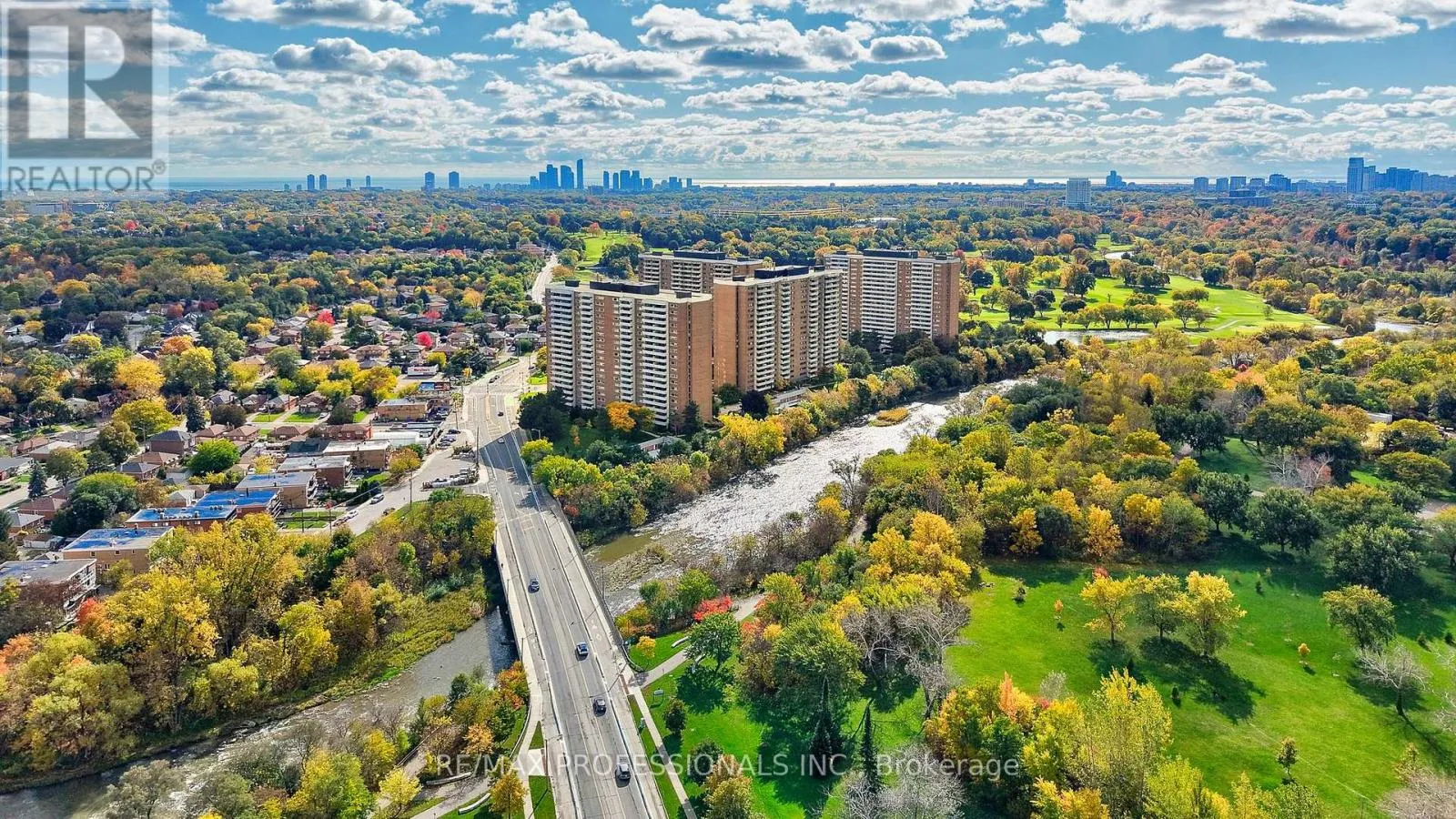 Apartment for rent: 1710 - 270 Scarlett Road, Toronto, Ontario M6N 4X7