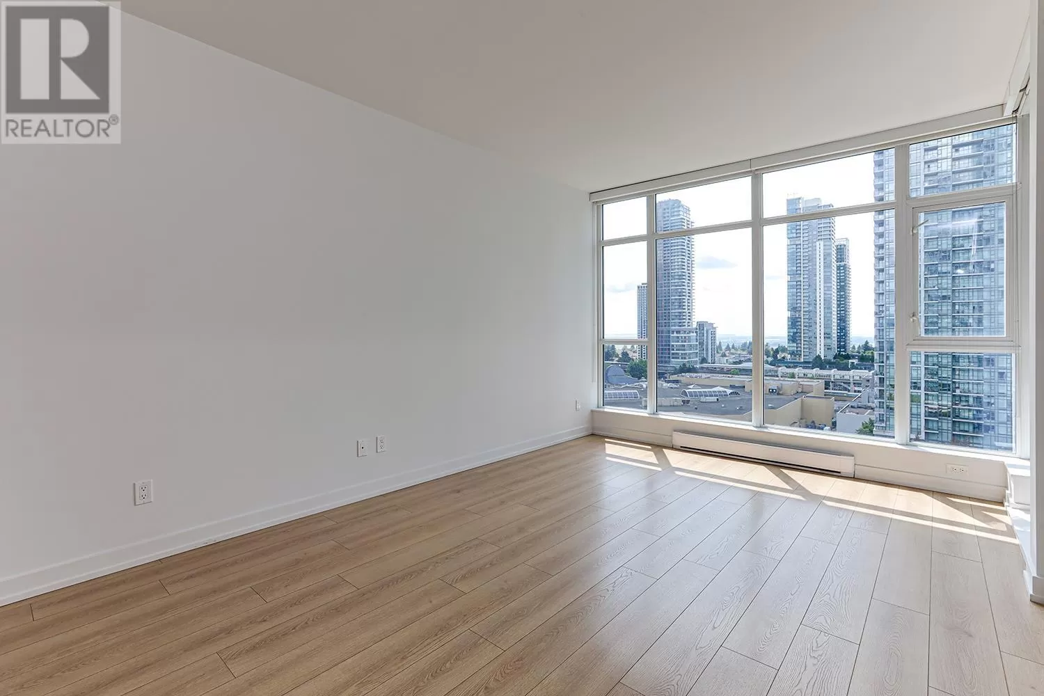 Apartment for rent: 1710 4688 Kingsway, Burnaby, British Columbia V5H 0E9