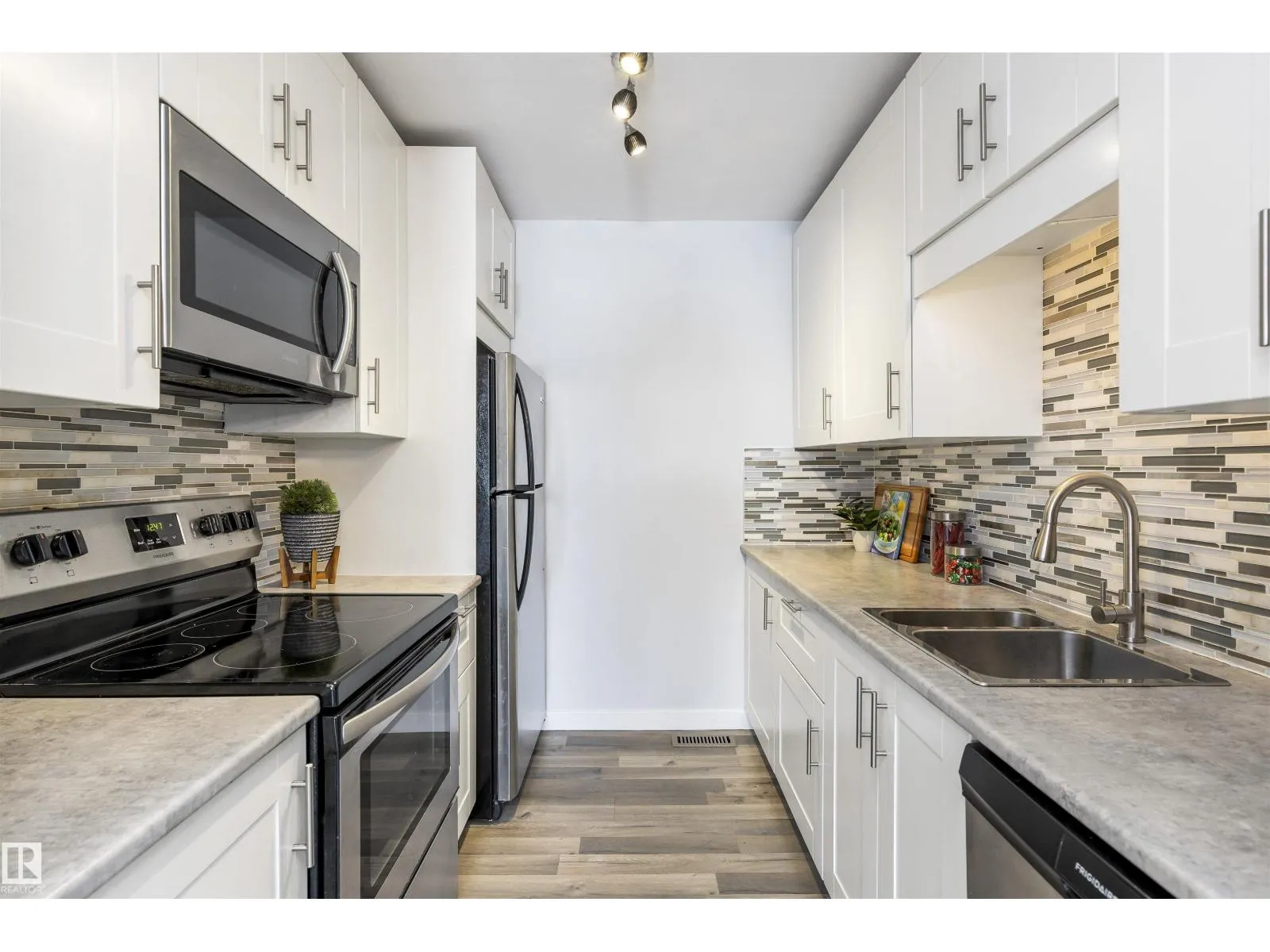 Row / Townhouse for rent: 17129 109 St Nw, Edmonton, Alberta T5X 3E2