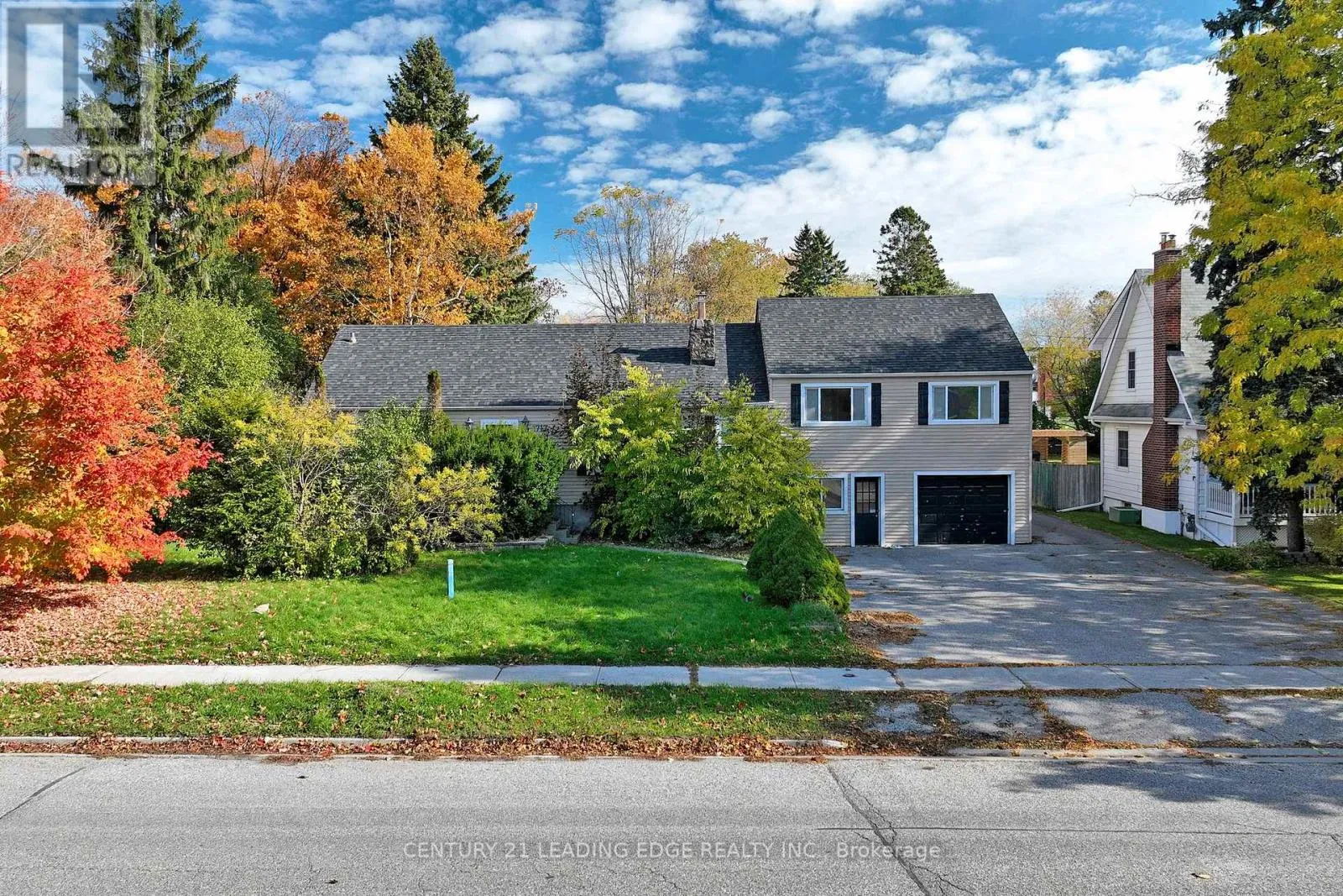 1717 Brock Street S, Whitby, Ontario L1N 4M7