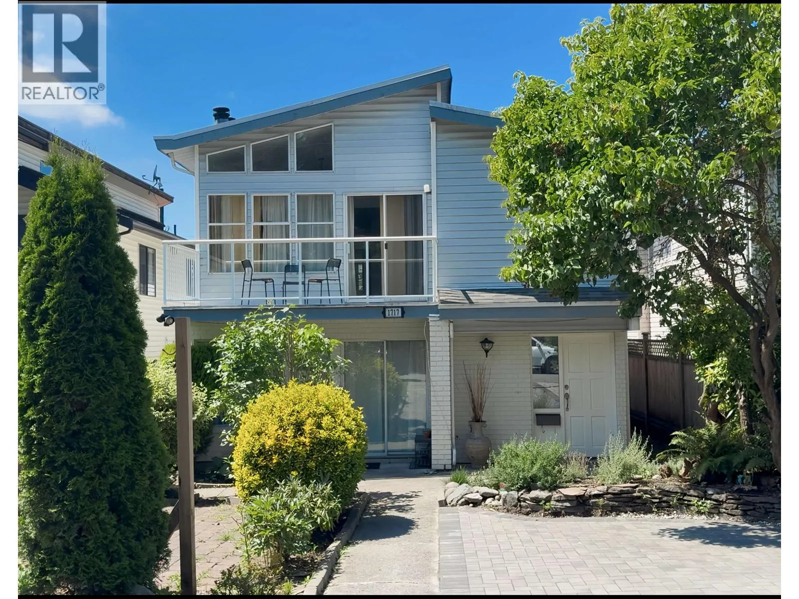 House for rent: 1717 Tatlow Avenue, North Vancouver, British Columbia V7P 3A1