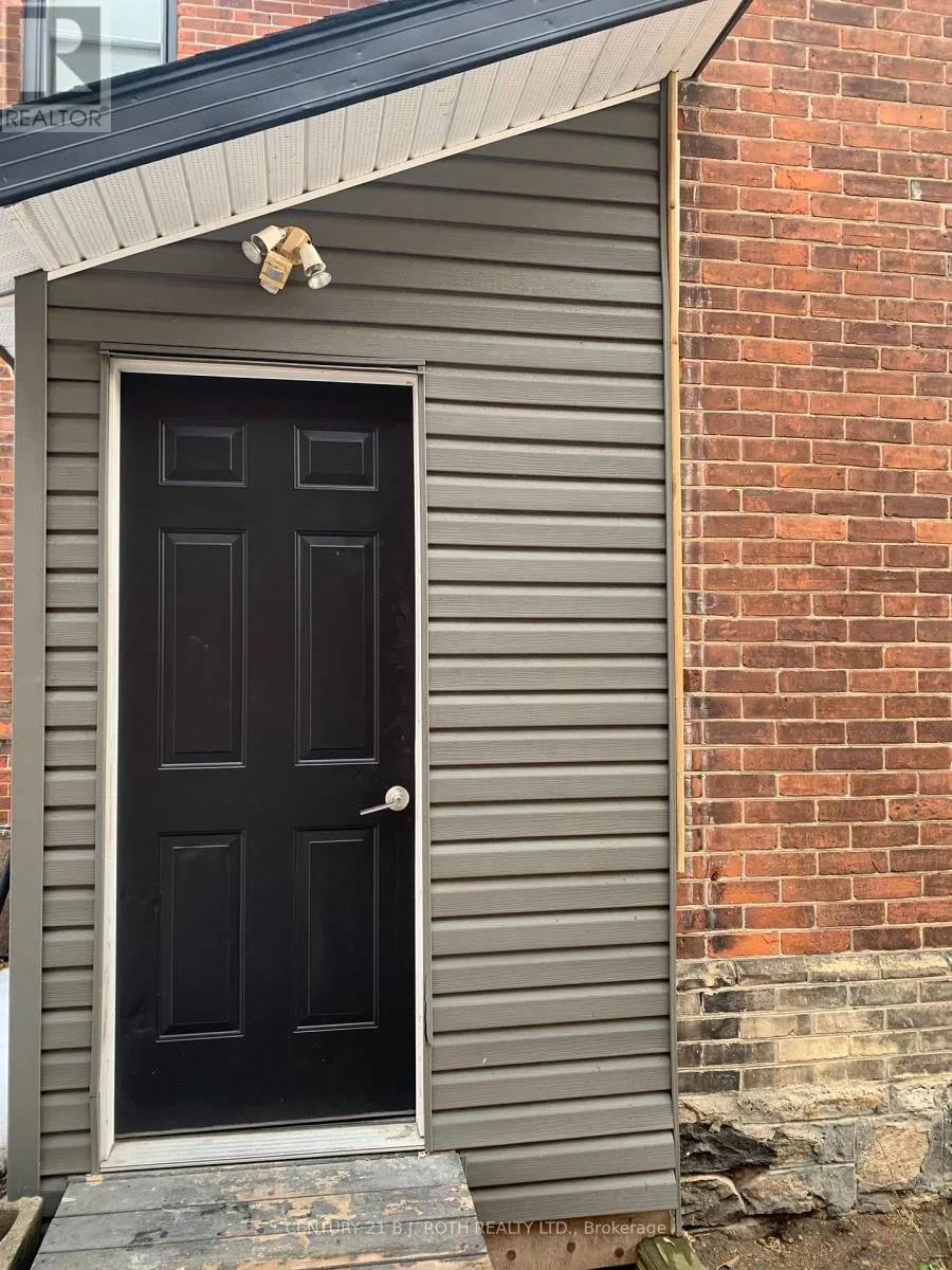 House for rent: 172 Dunlop Street W, Barrie, Ontario L4N 1B3