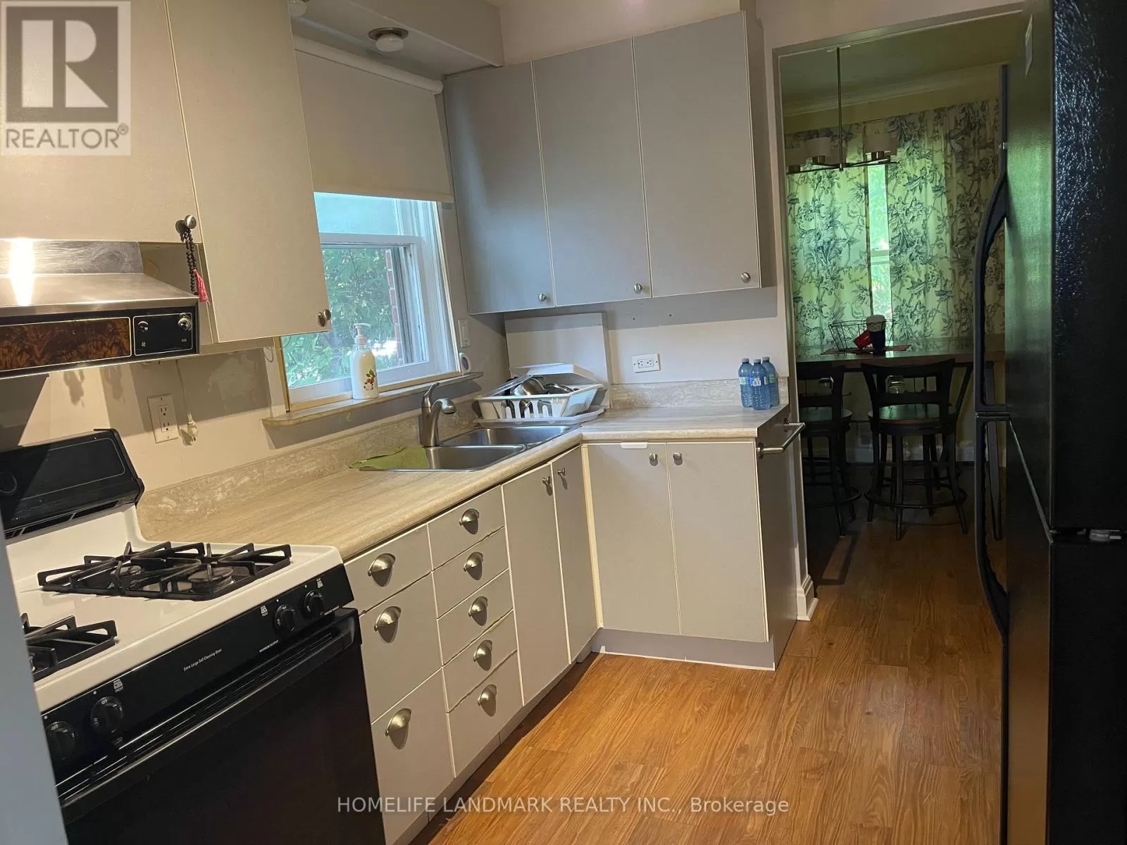 House for rent: 172 Major Mackenzie Drive, Richmond Hill, Ontario L4C 1H3