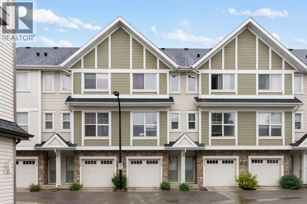 Row / Townhouse for rent: 172 New Brighton Point Se, Calgary, Alberta T2Z 1B7