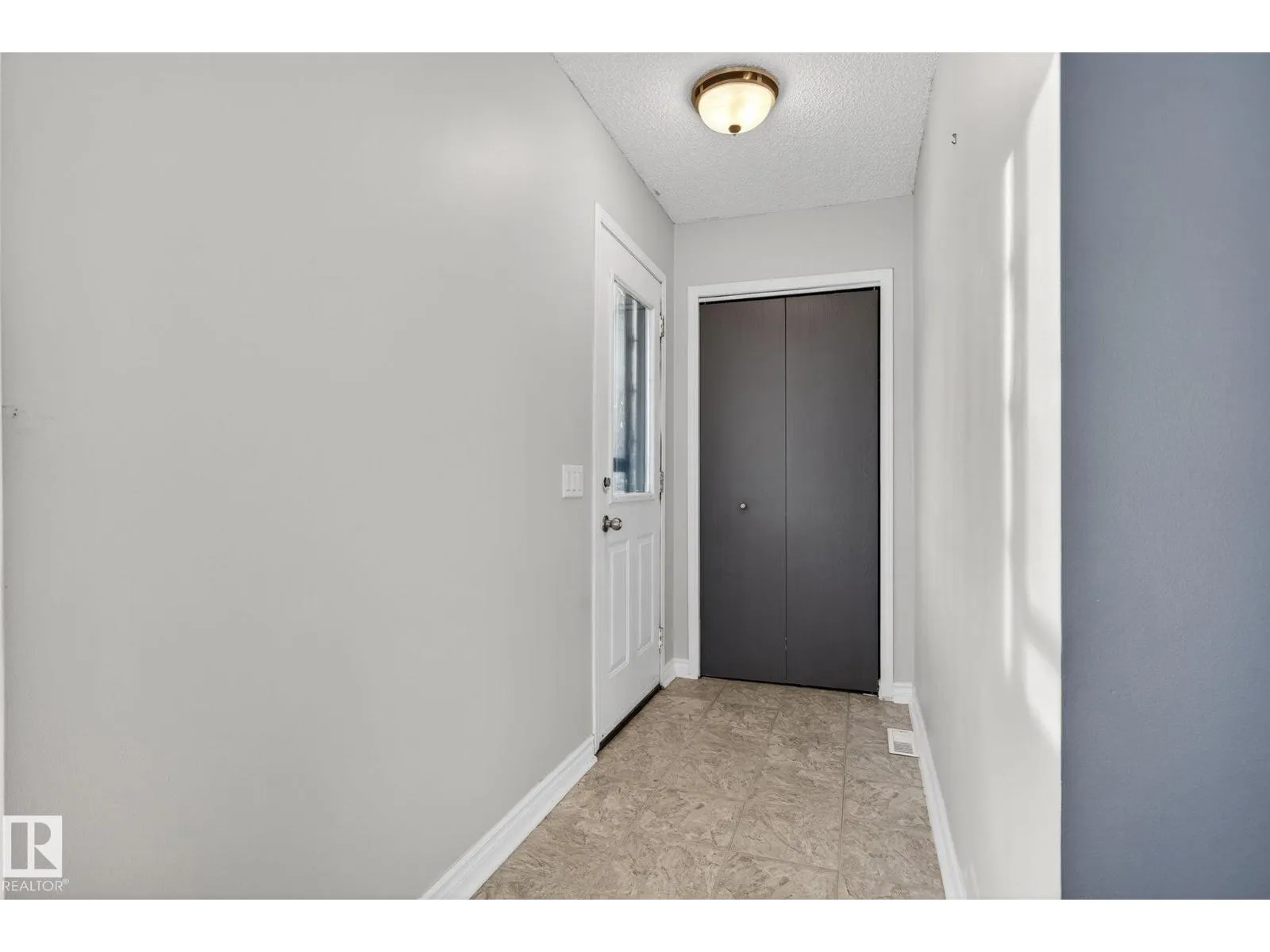 House for rent: 17204 96 St Nw, Edmonton, Alberta T5Z 1Z6