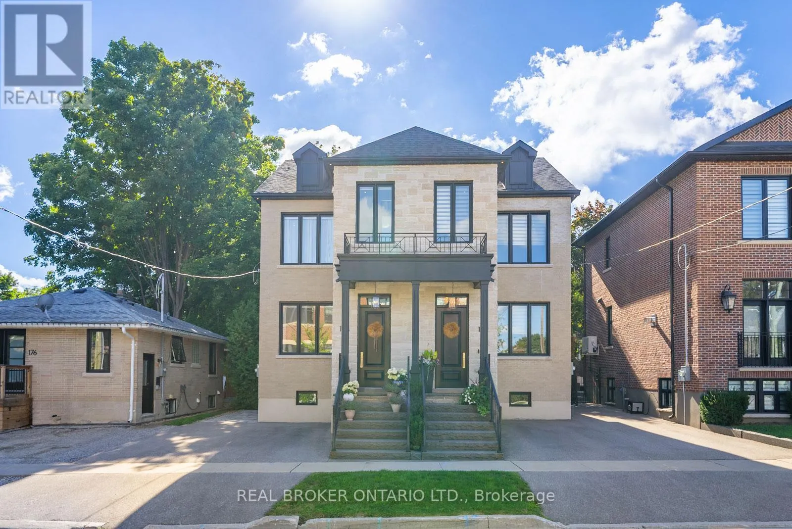 Duplex for rent: 172-174 Victoria Street, Newmarket, Ontario L3Y 4E1