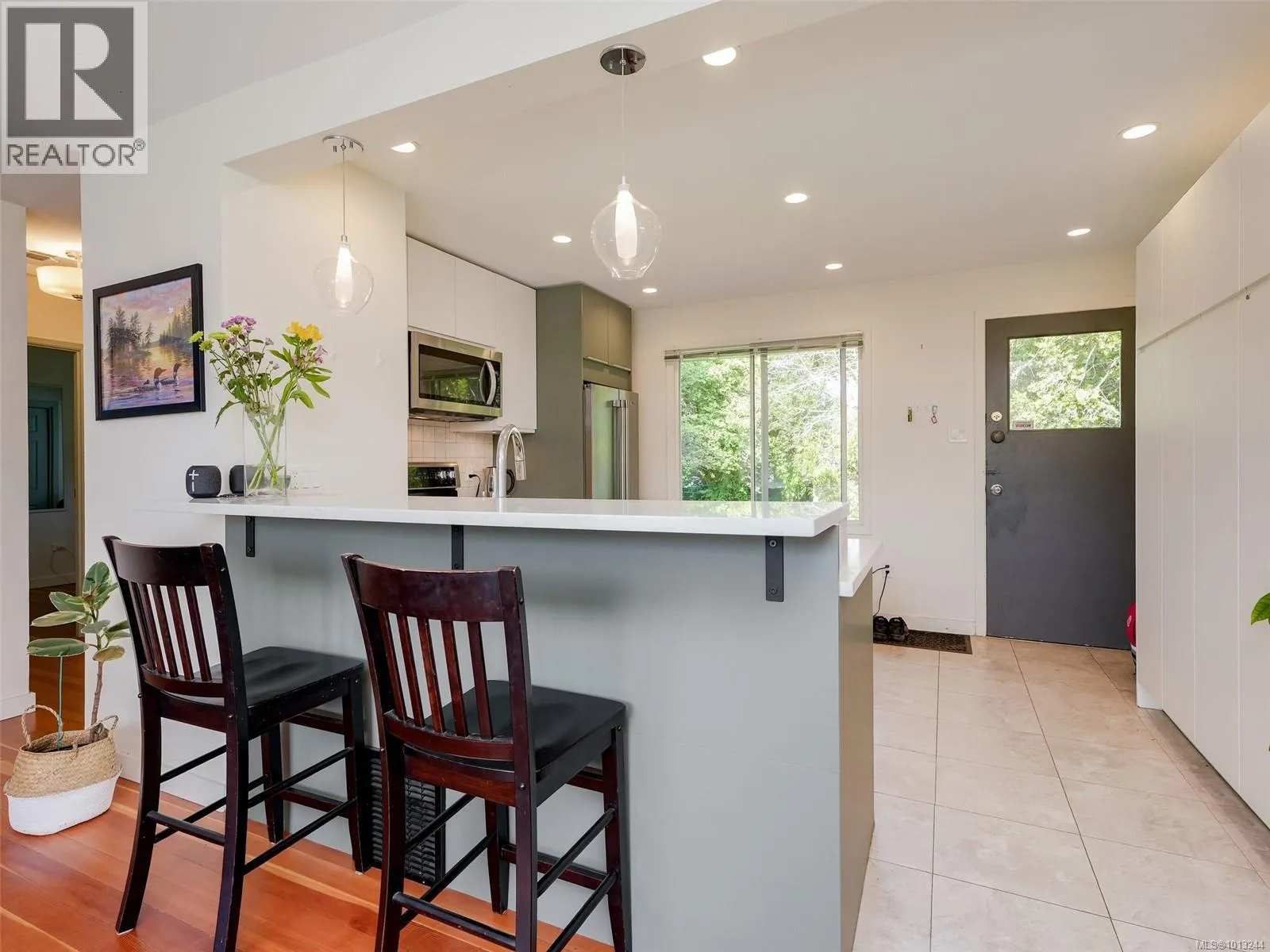 House for rent: 1728 Foul Bay Rd, Victoria, British Columbia V8R 5A4