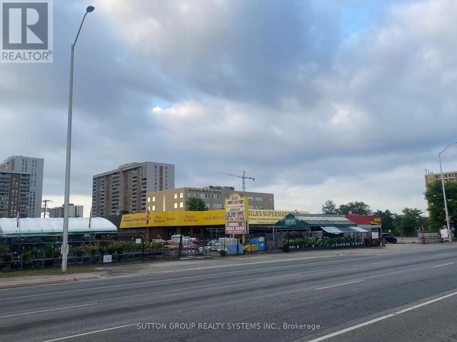 1729 Queen Street E, Brampton, Ontario L6T 2H2