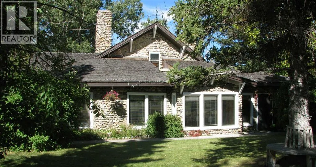 Commercial Mix for rent: 173 7 Avenue W, Cardston, Alberta T0K 0K0